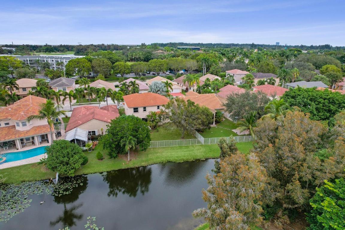 16060 La Costa Drive, Weston