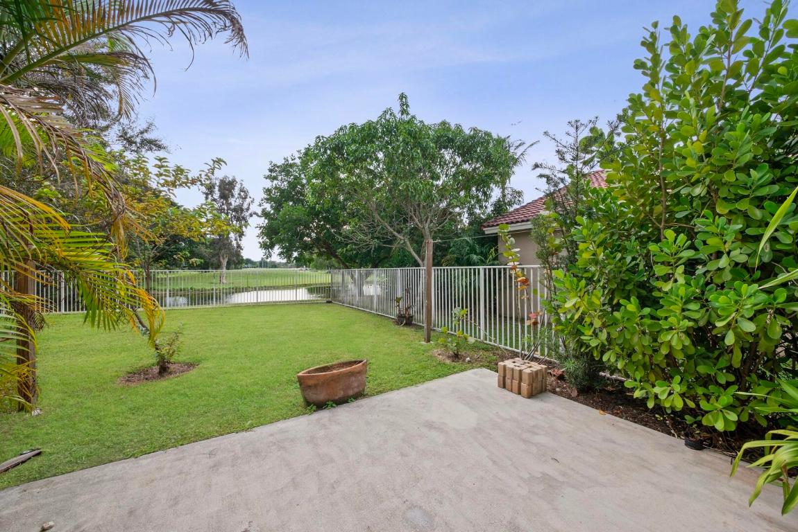 16060 La Costa Drive, Weston