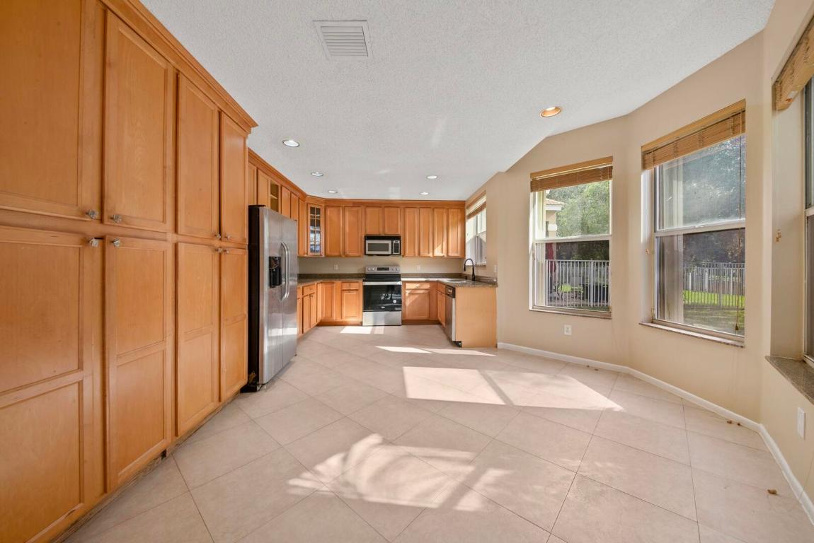 16060 La Costa Drive, Weston