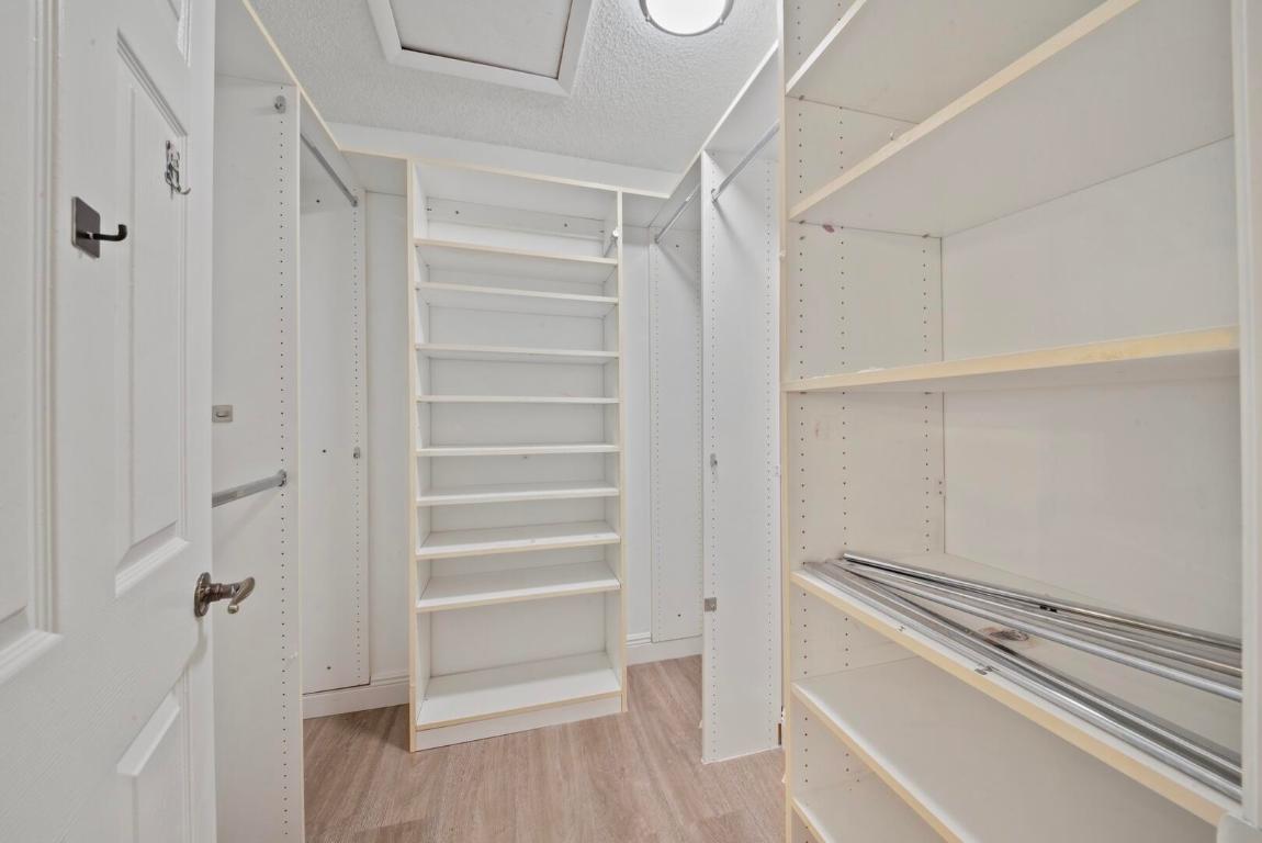 16060 La Costa Drive, Weston