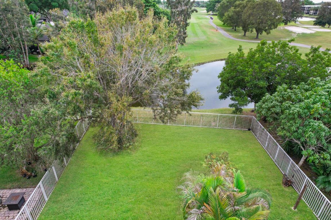 16060 La Costa Drive, Weston