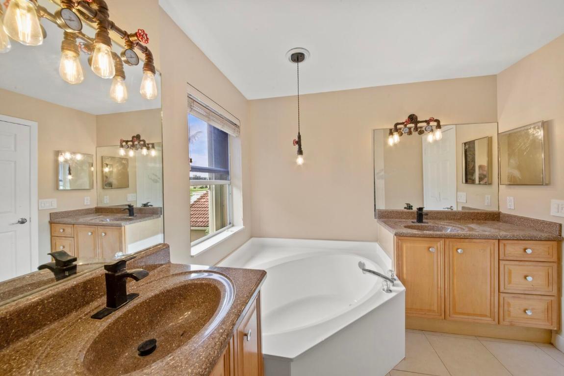 16060 La Costa Drive, Weston