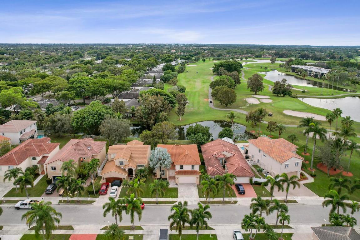 16060 La Costa Drive, Weston