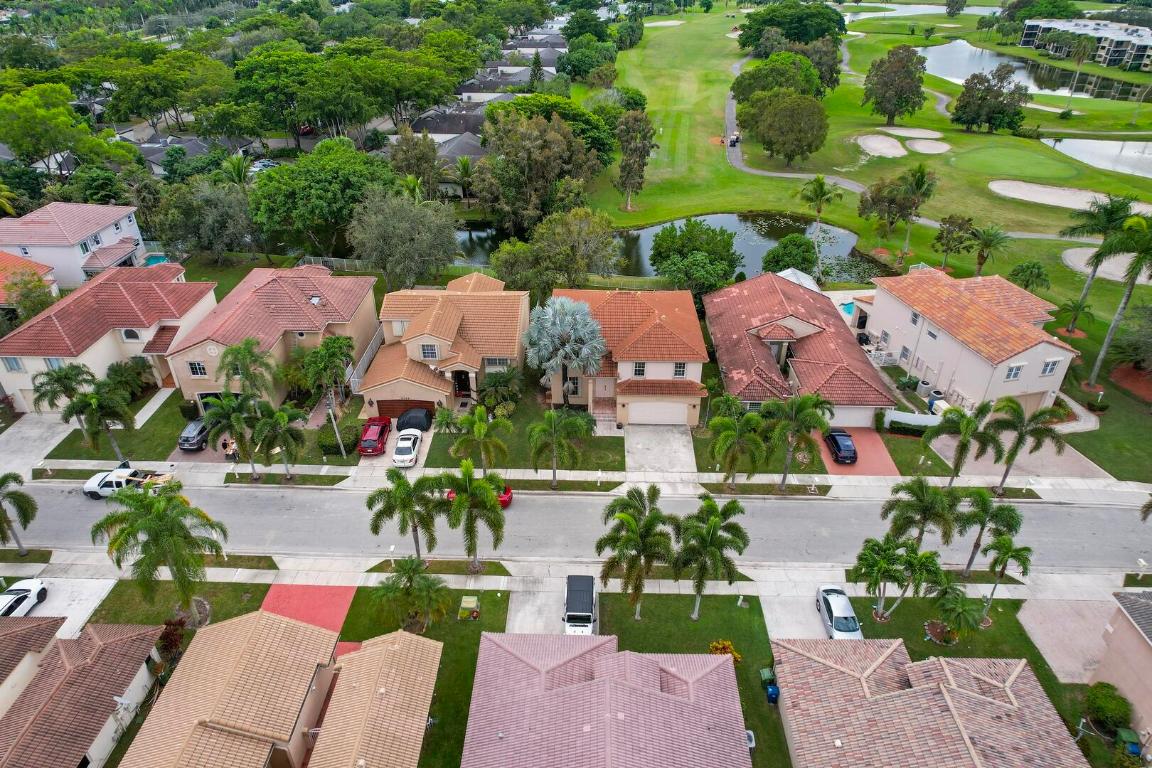 16060 La Costa Drive, Weston