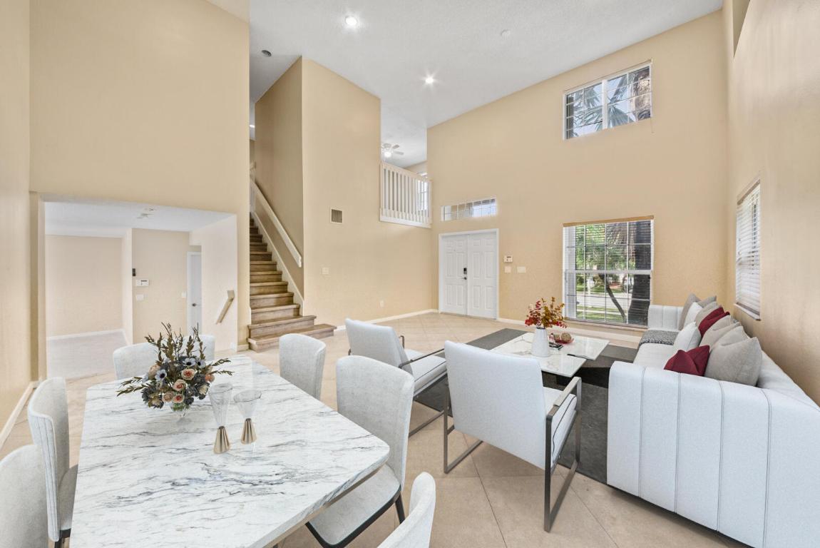 16060 La Costa Drive, Weston