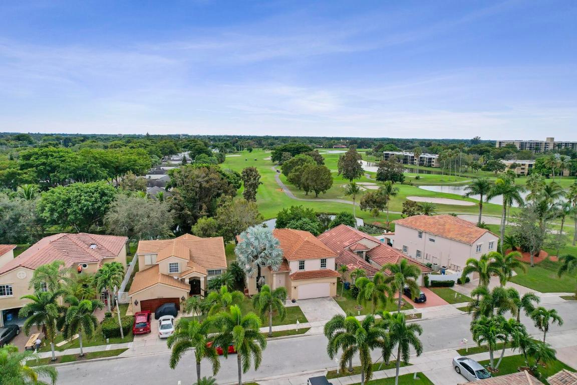 16060 La Costa Drive, Weston