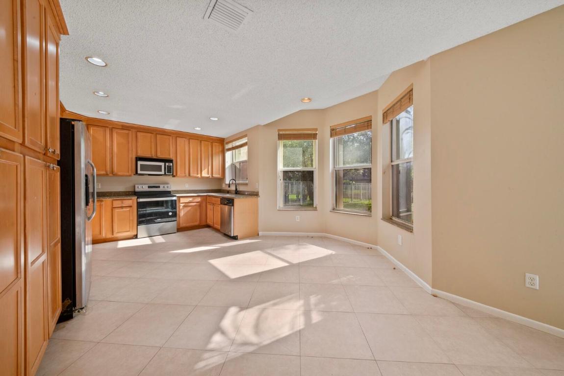 16060 La Costa Drive, Weston