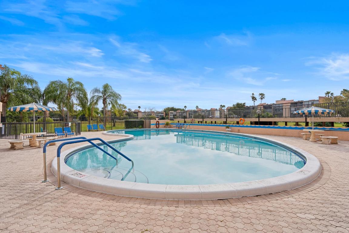 7300 Lake Cir Drive 105, Margate Unit: 105