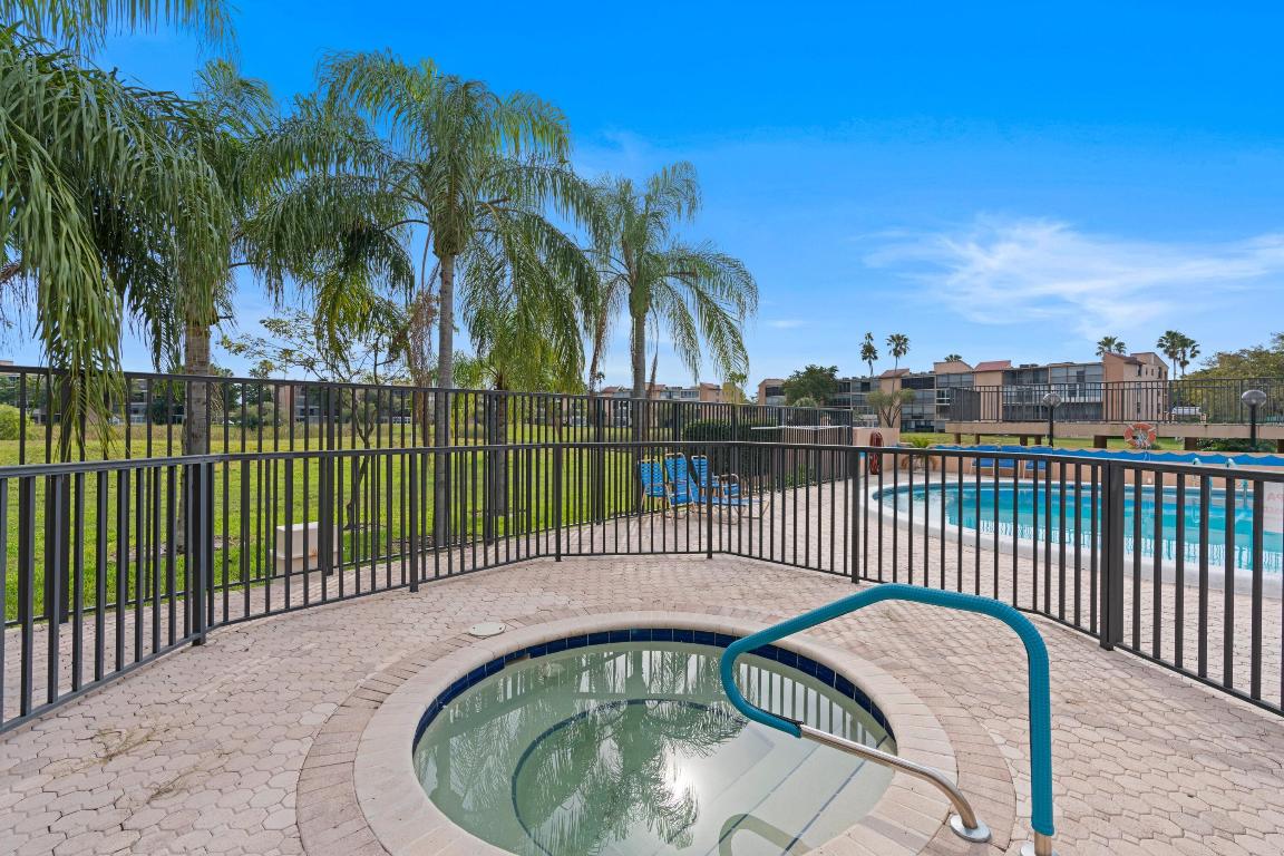 7300 Lake Cir Drive 105, Margate Unit: 105