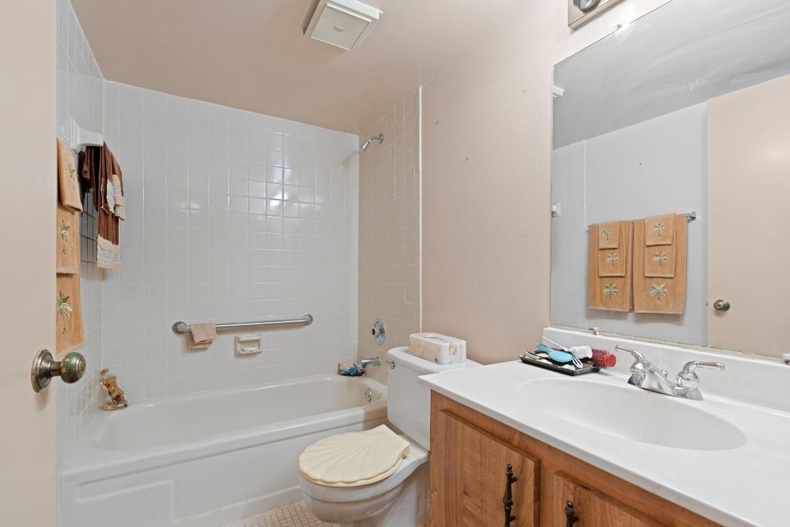 7300 Lake Cir Drive 105, Margate Unit: 105