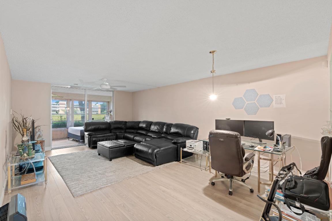 7300 Lake Cir Drive 105, Margate Unit: 105