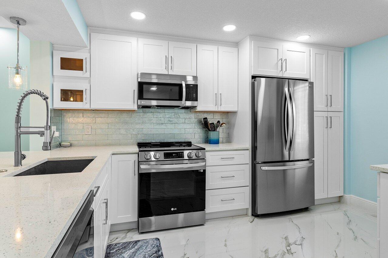 7076 Huntington Ln Unit: 207