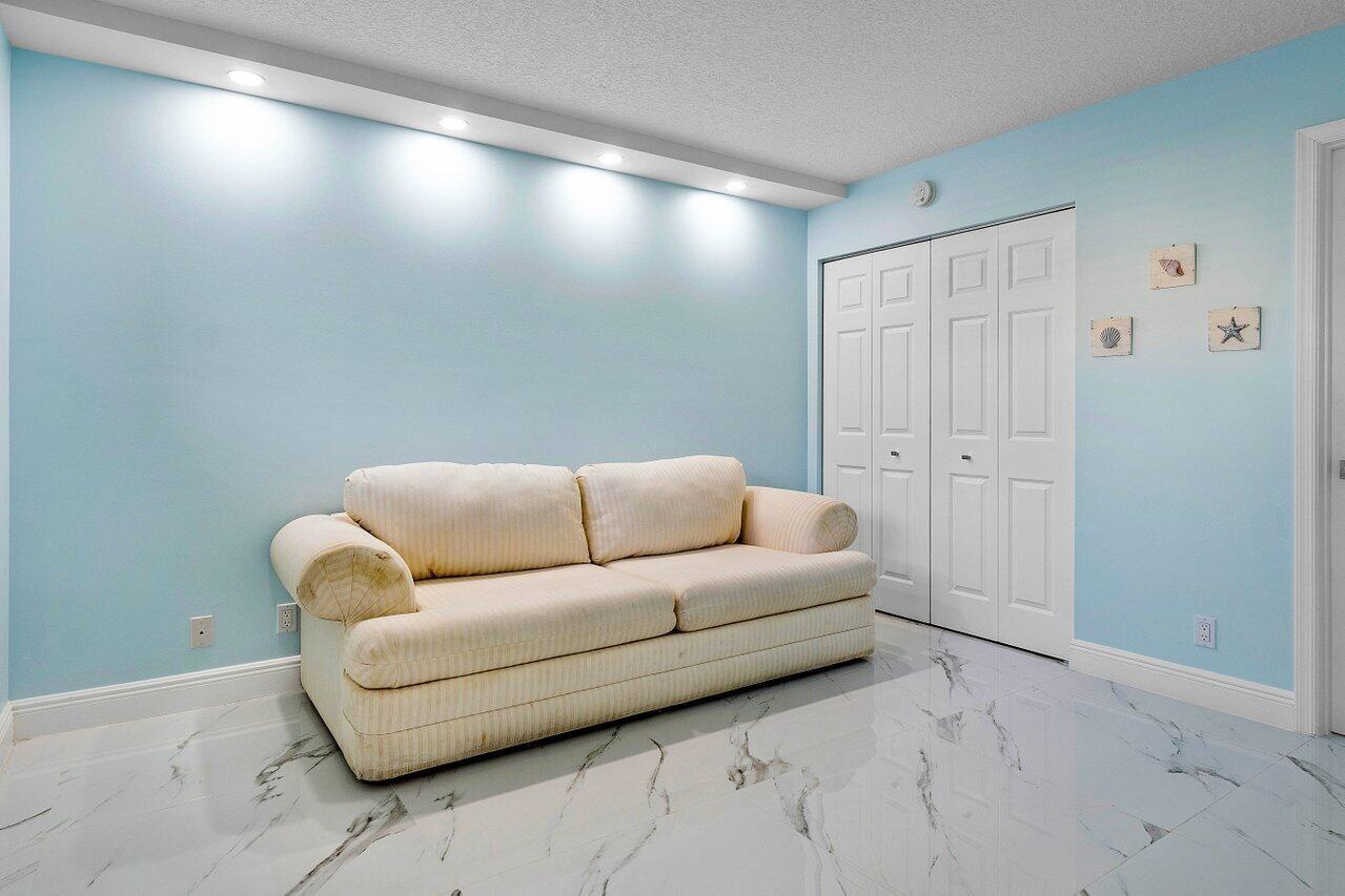 7076 Huntington Ln Unit: 207