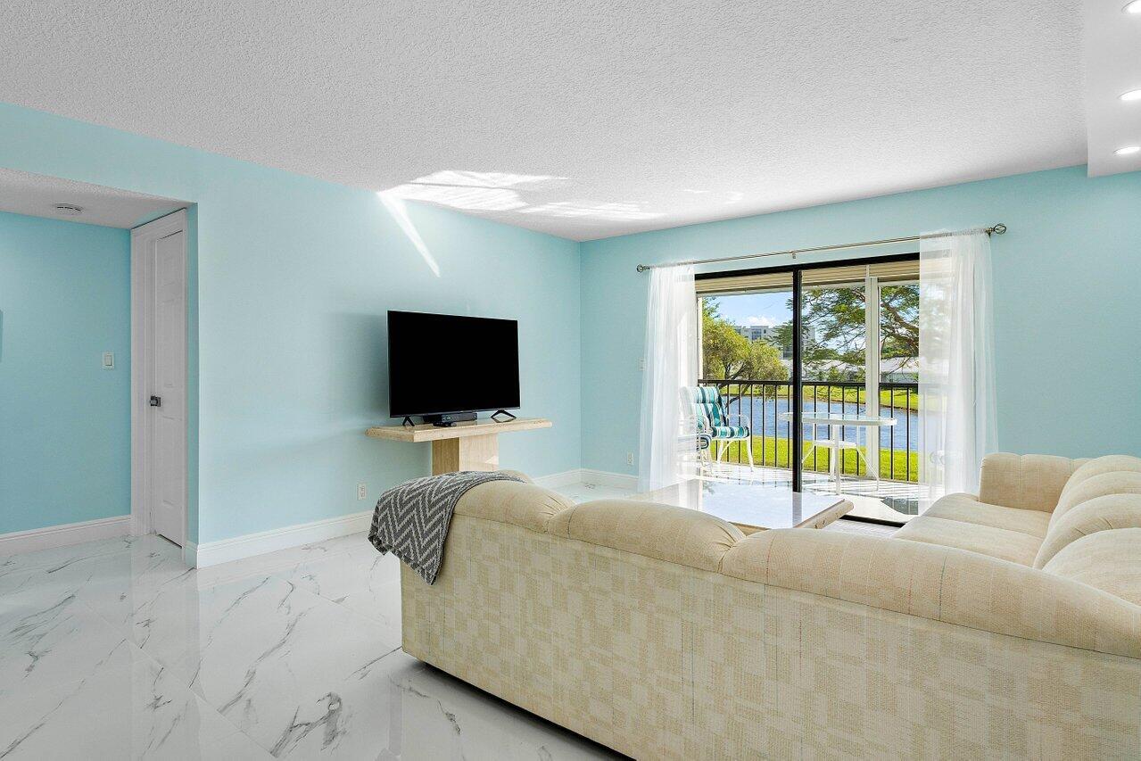 7076 Huntington Ln Unit: 207