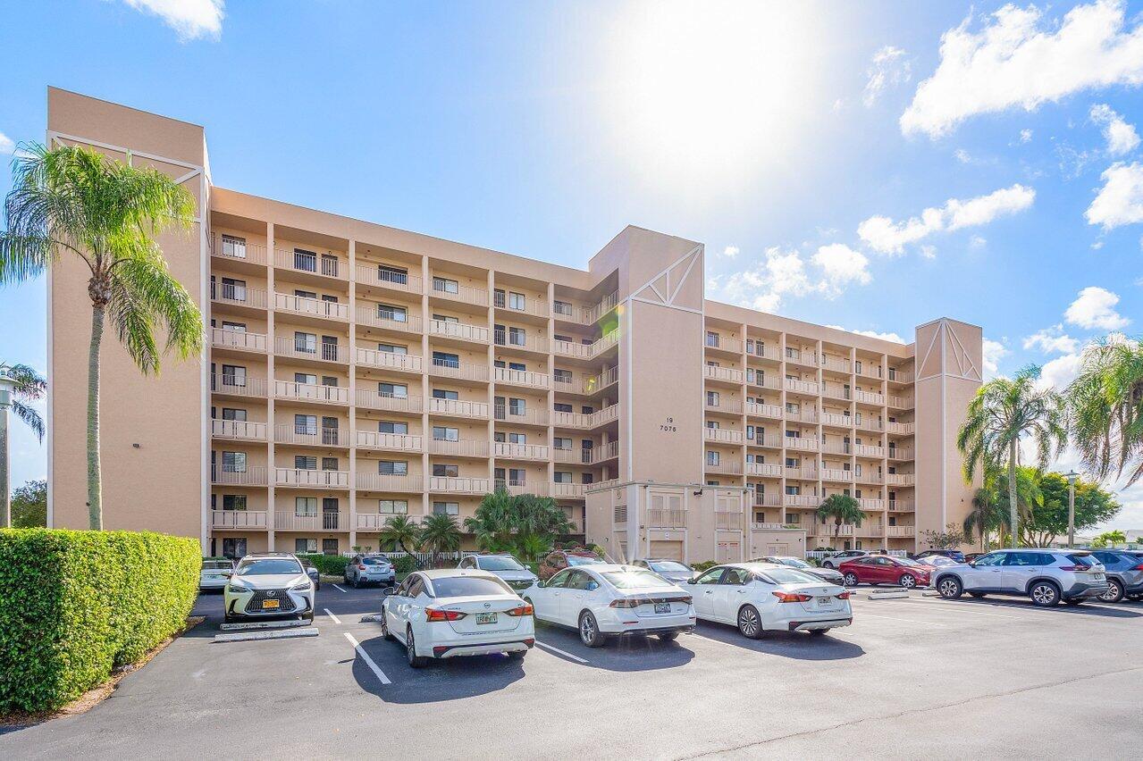 7076 Huntington Ln Unit: 207