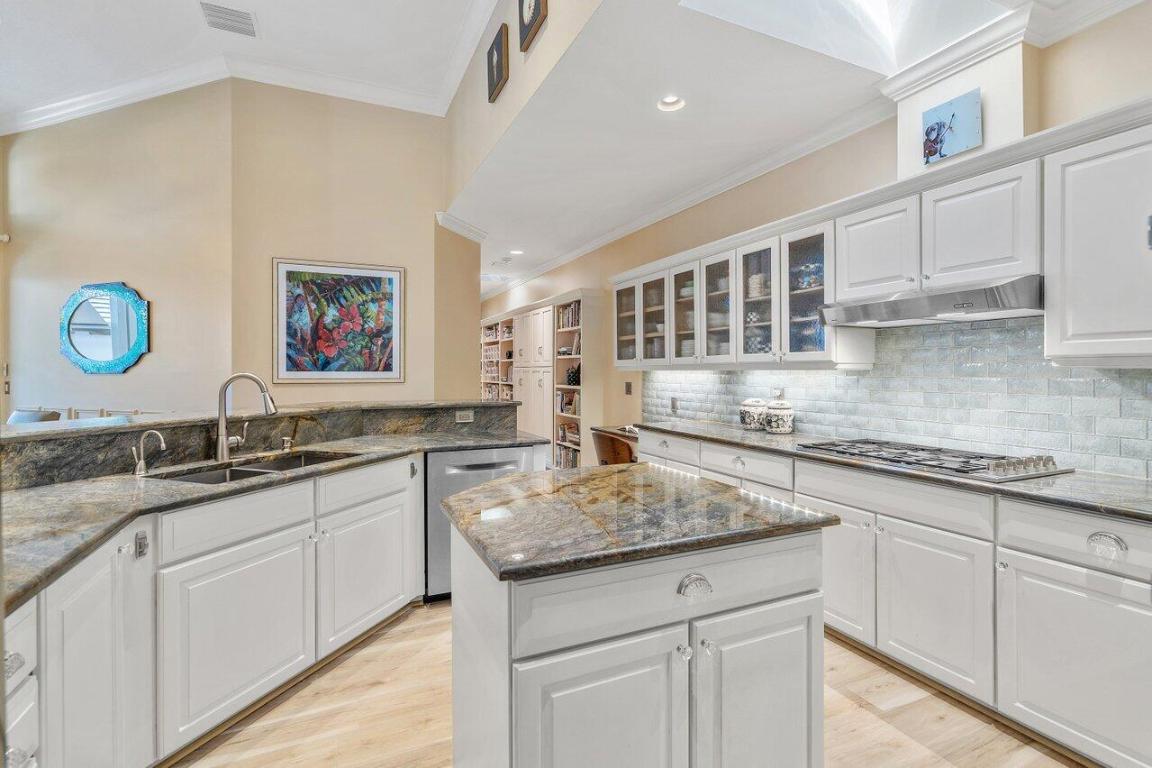 185 Orange Tree Drive, Atlantis