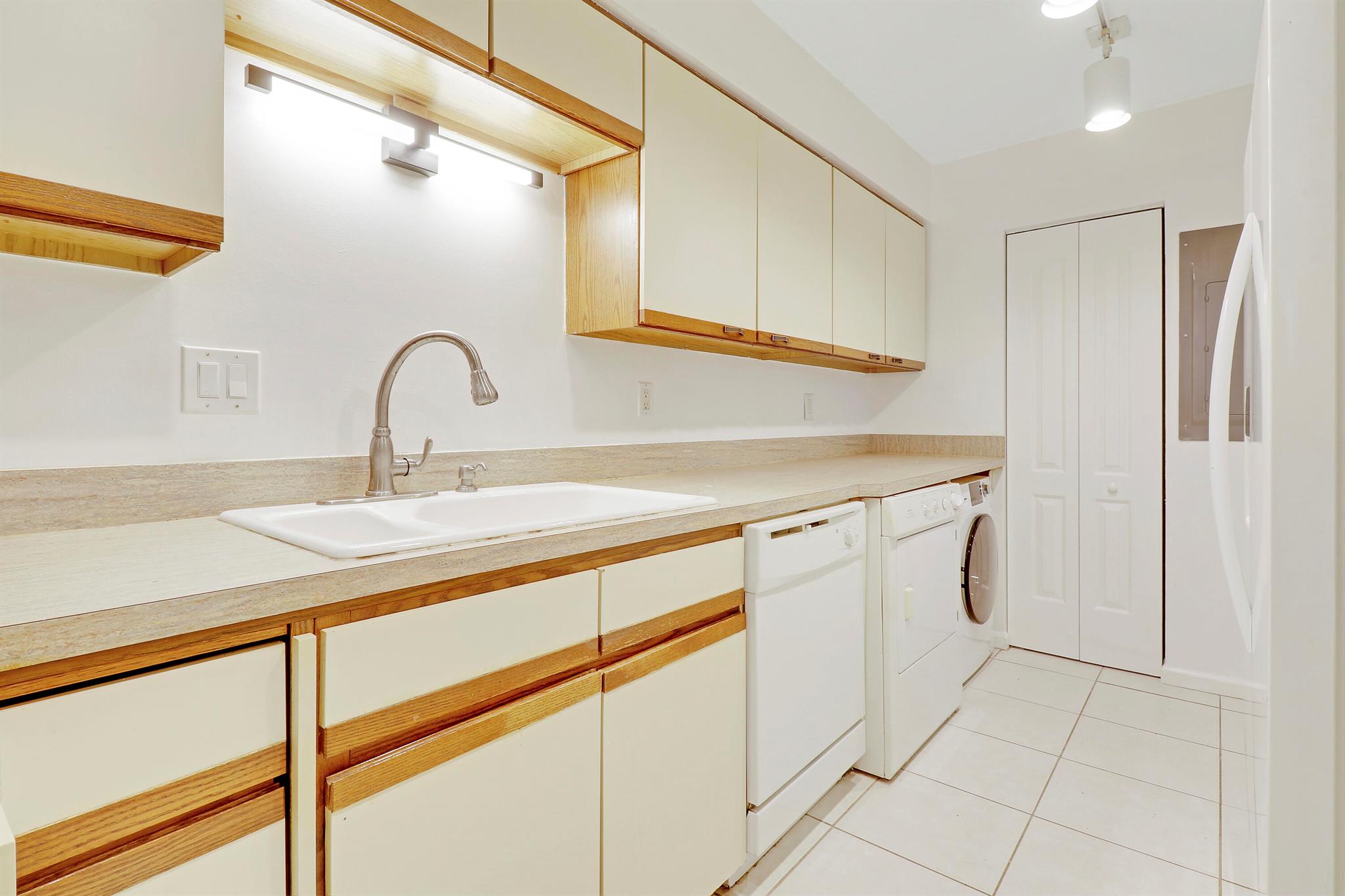 704 Summer Winds Lane