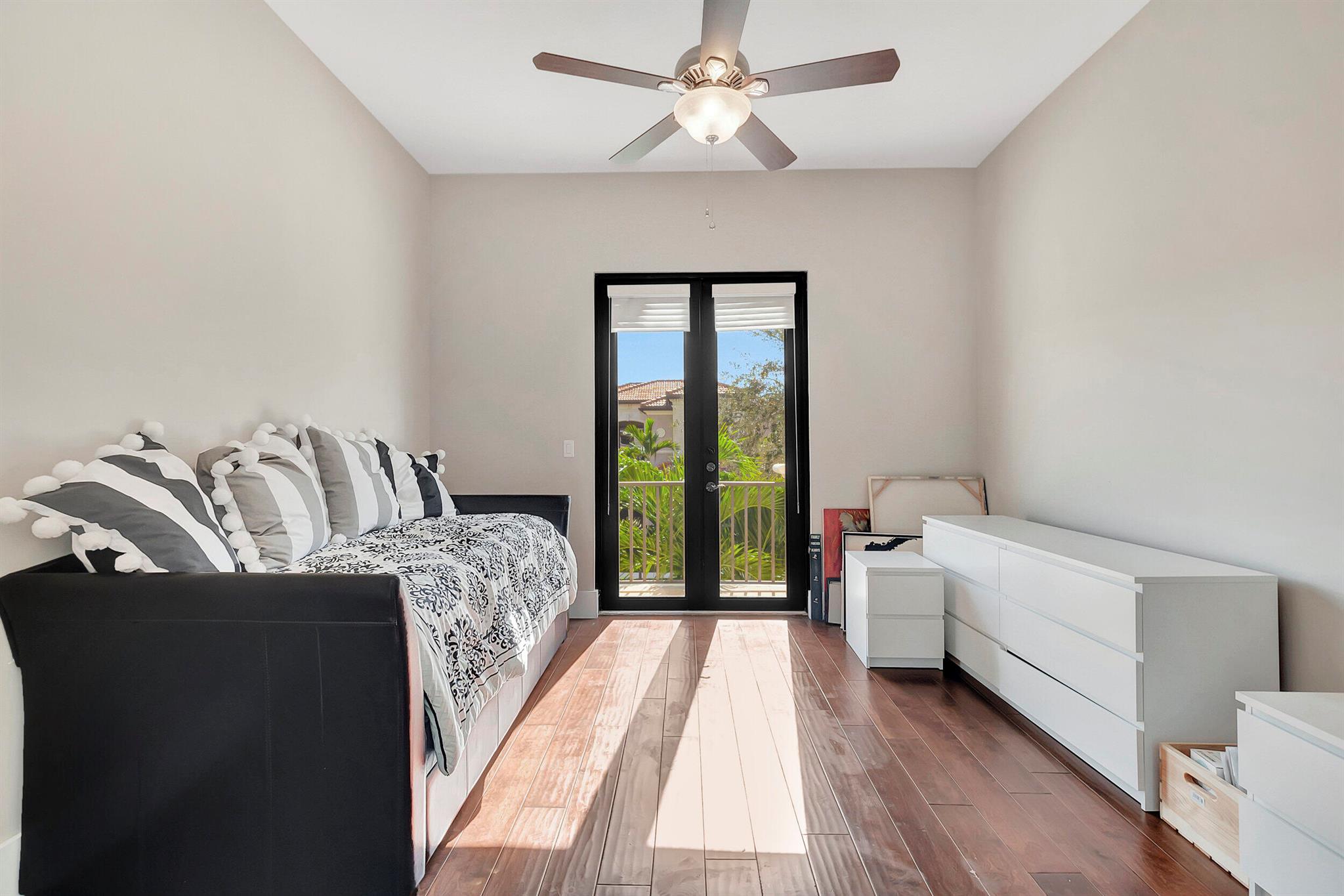 17979 Lake Azure Way