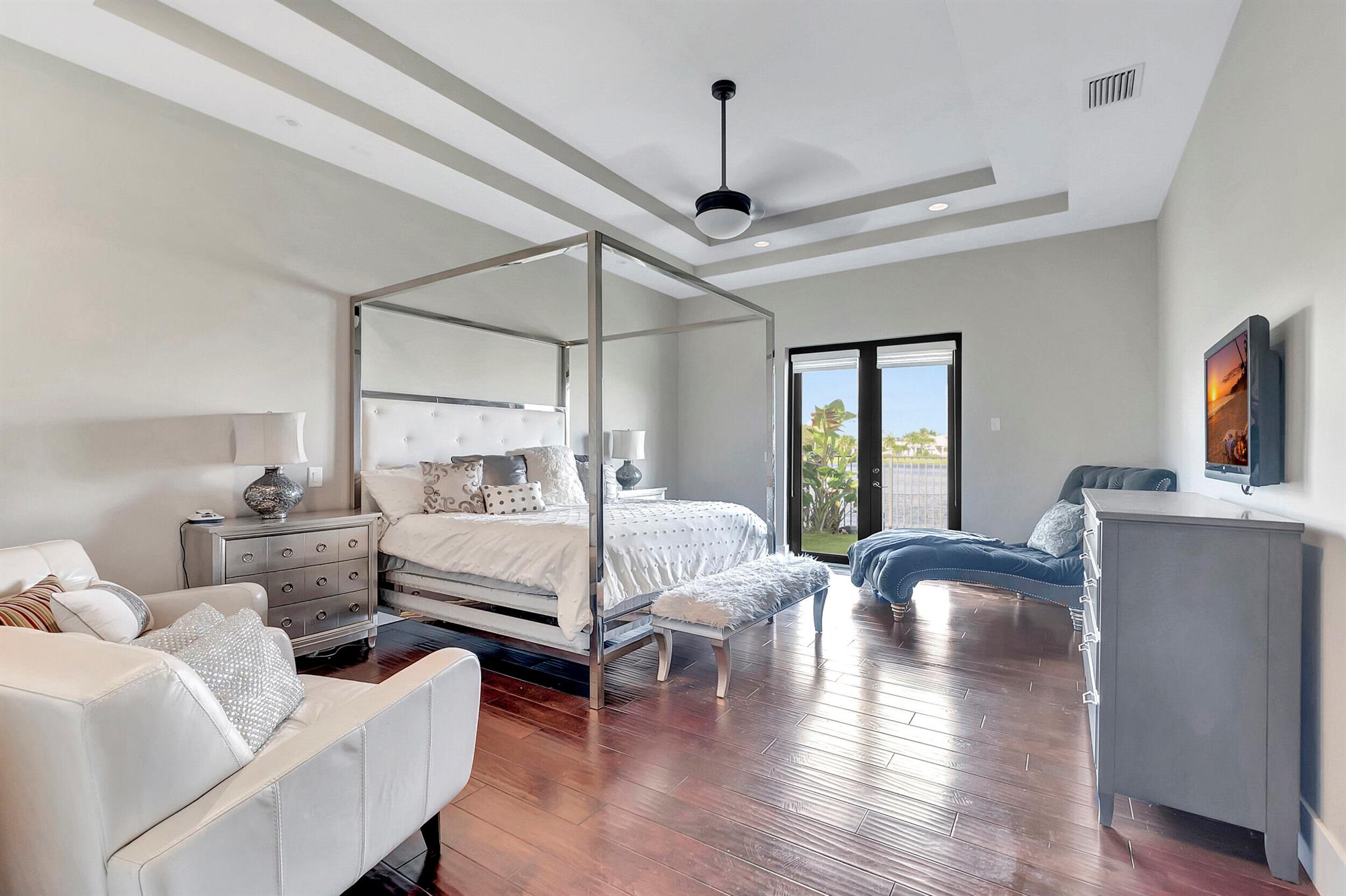 17979 Lake Azure Way