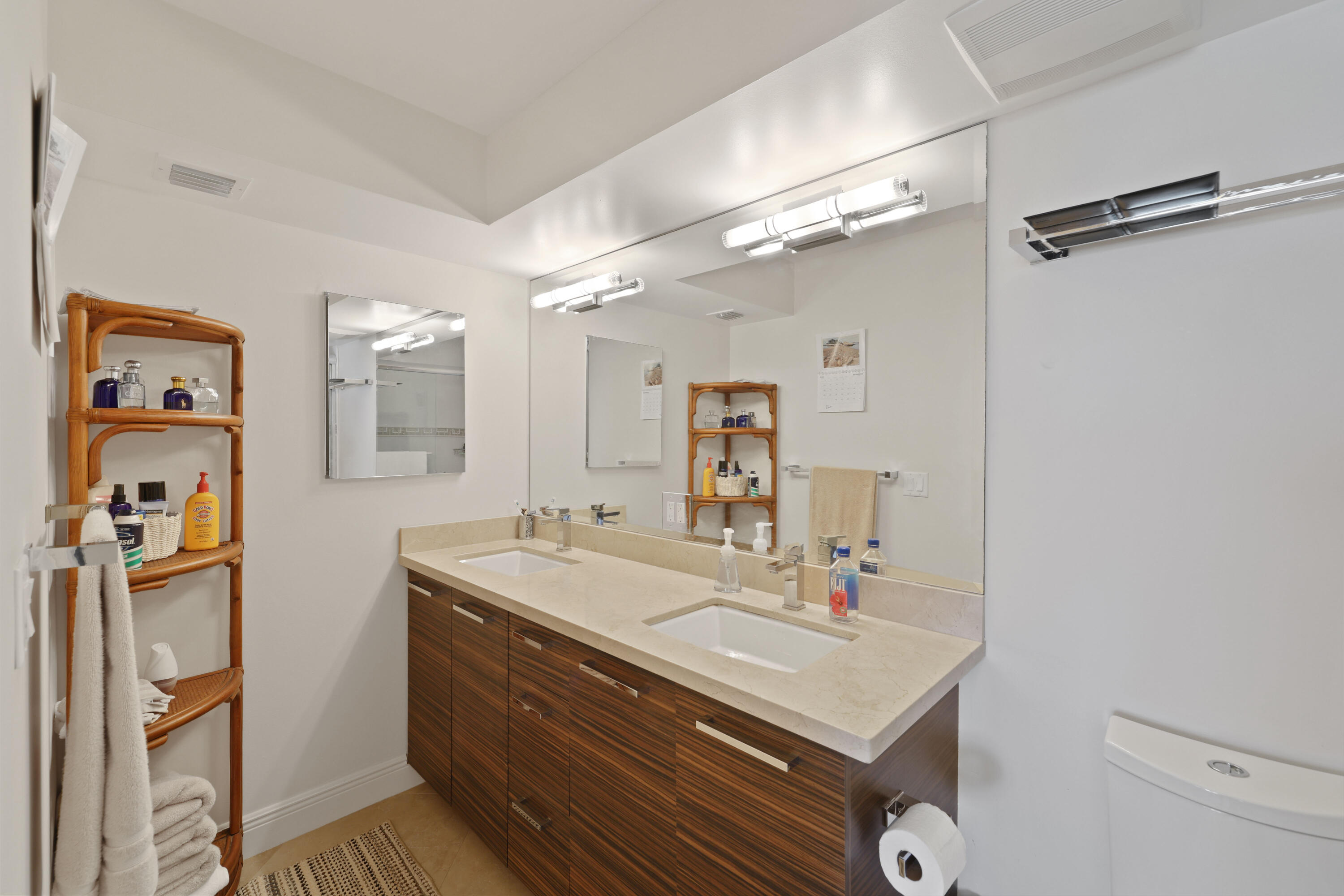 2611 N Riverside Drive Unit: 1006