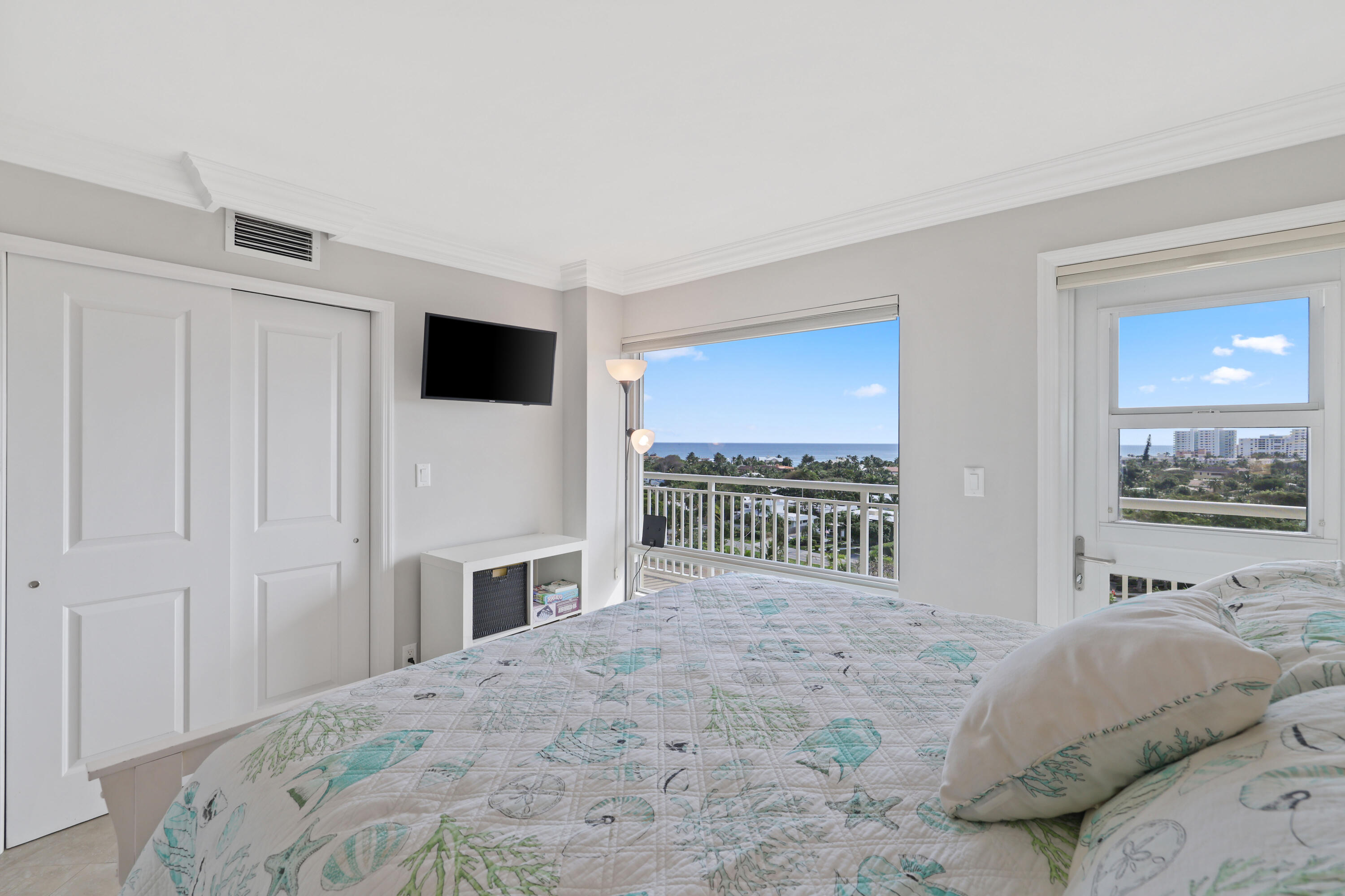 2611 N Riverside Drive Unit: 1006