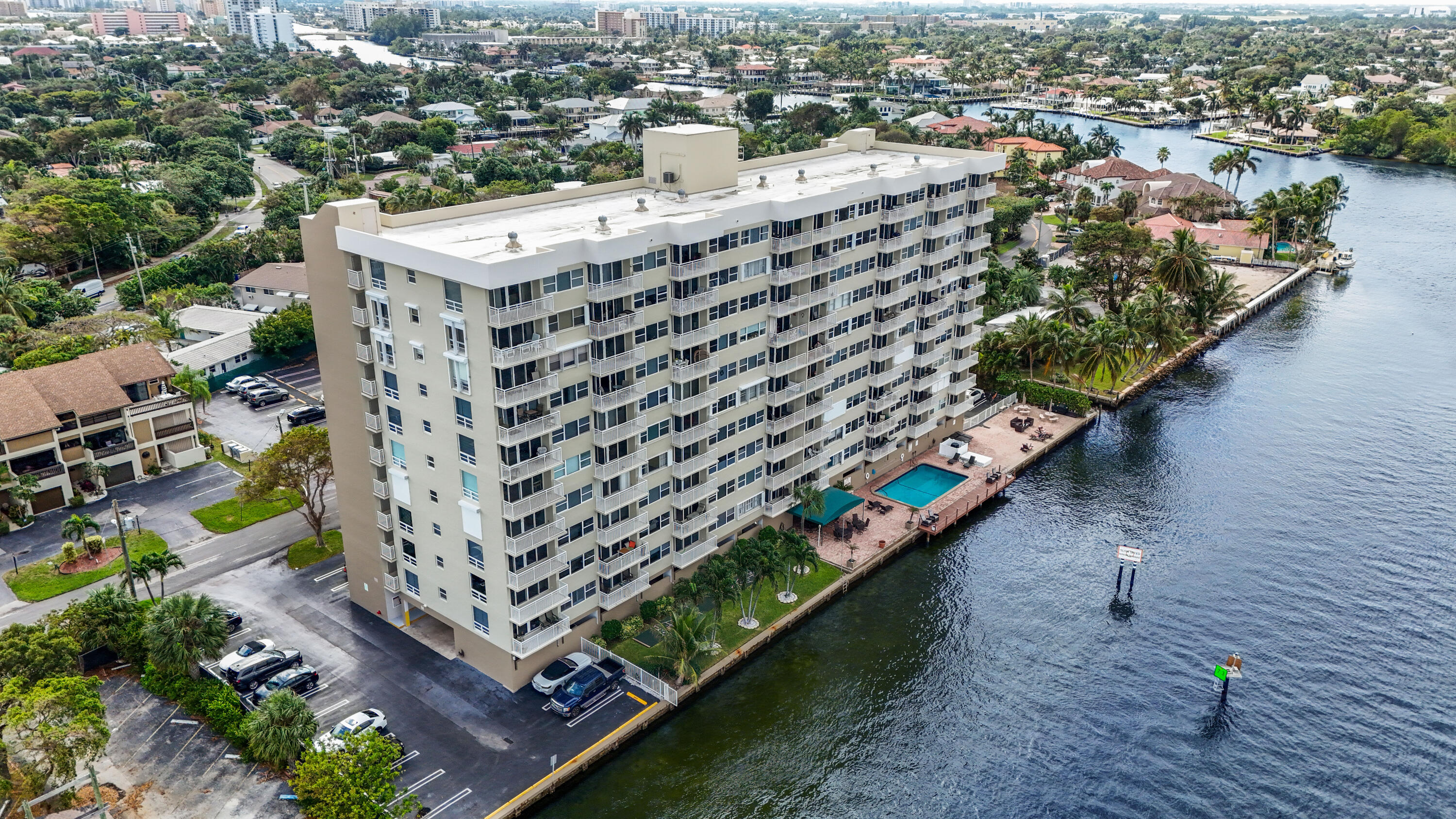 2611 N Riverside Drive Unit: 1006