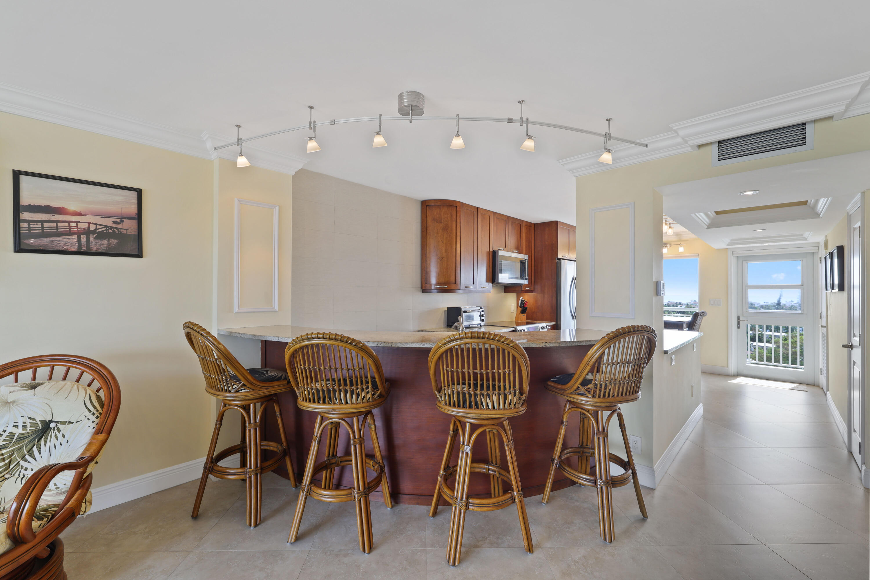 2611 N Riverside Drive Unit: 1006