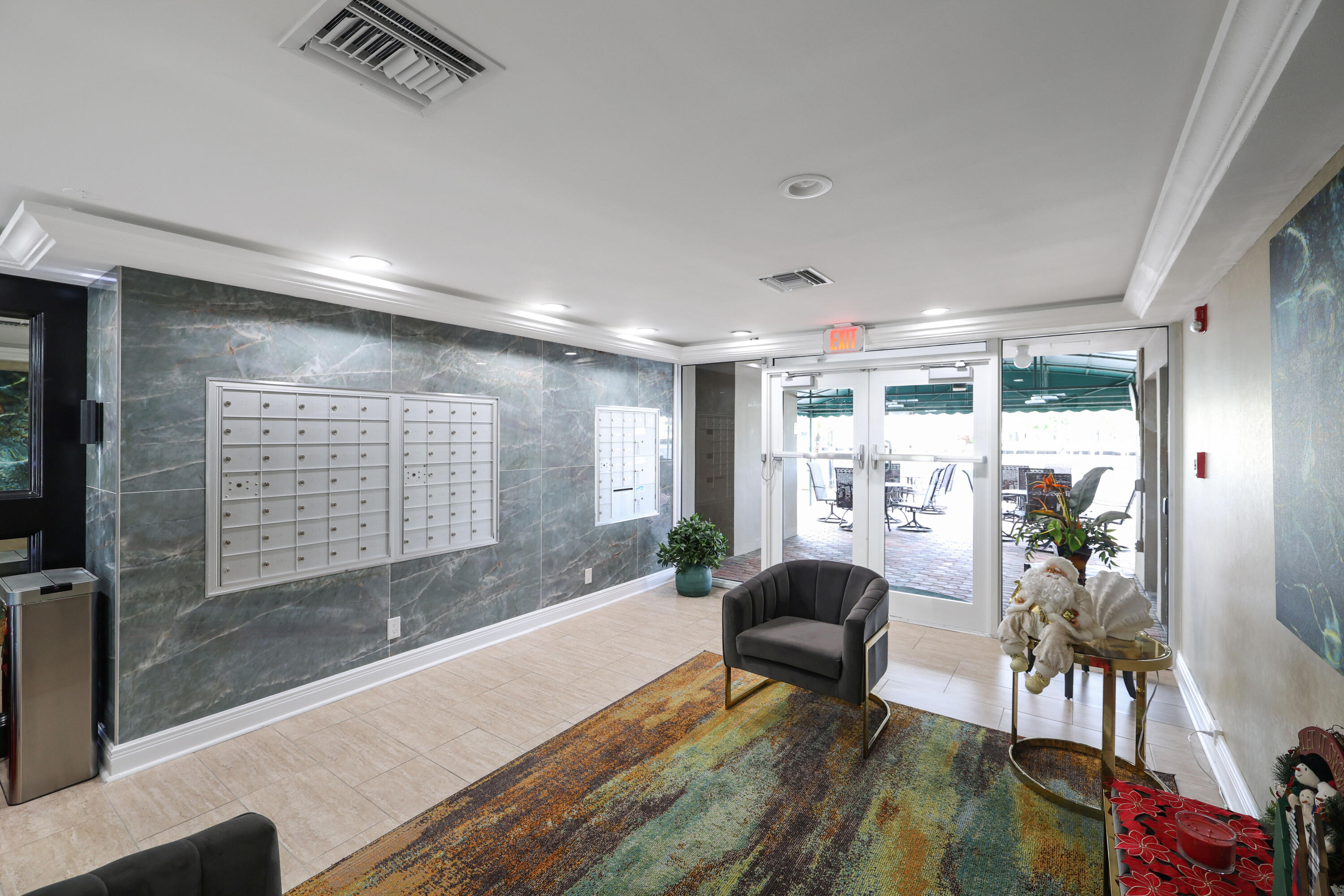 2611 N Riverside Drive Unit: 1006