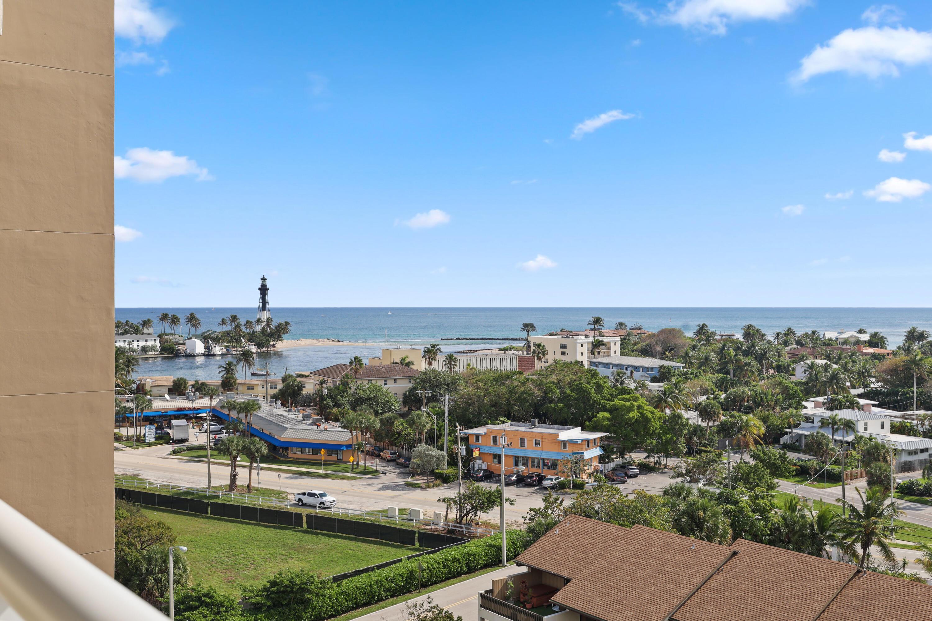 2611 N Riverside Drive Unit: 1006