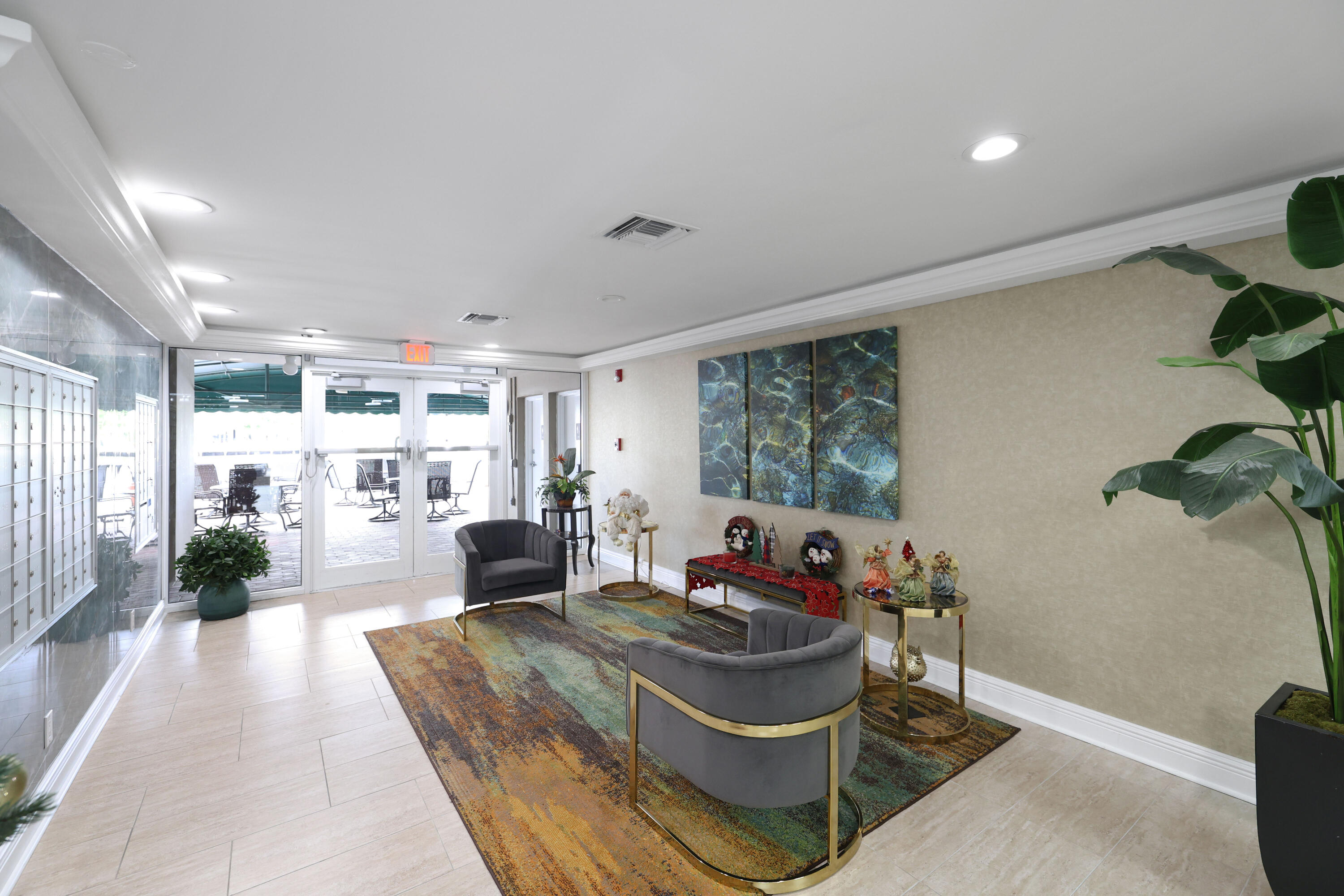 2611 N Riverside Drive Unit: 1006