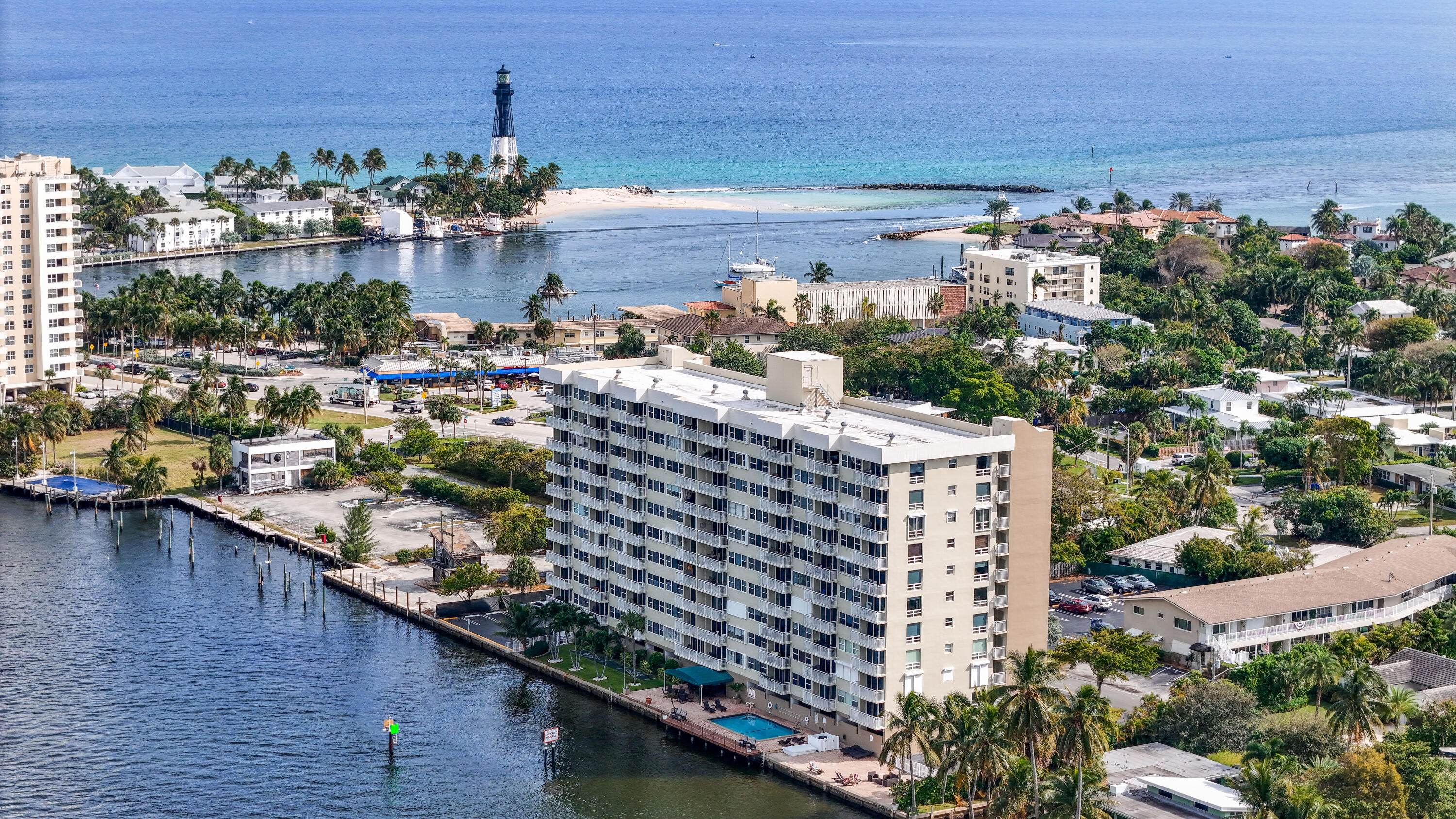 2611 N Riverside Drive Unit: 1006