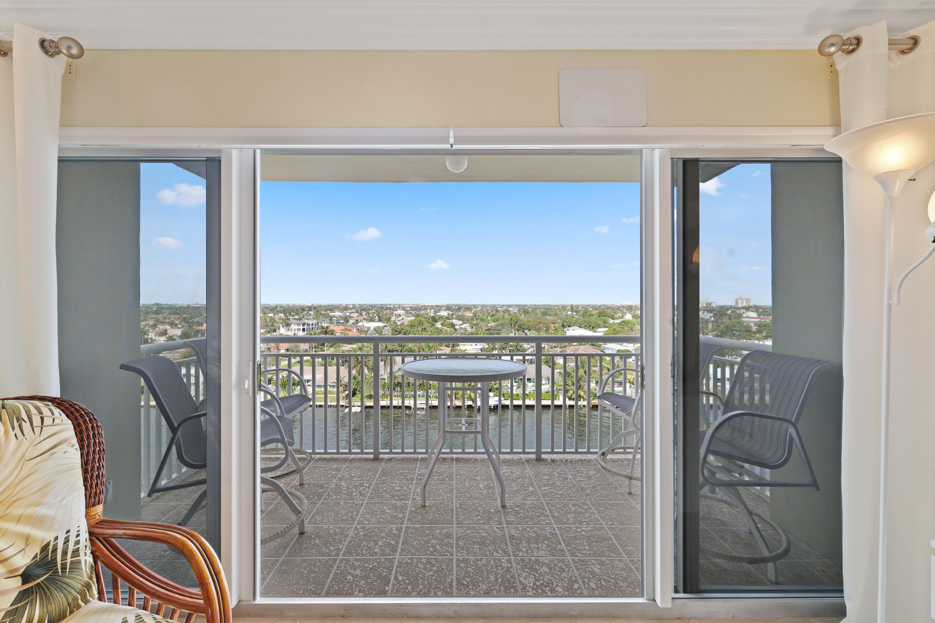 2611 N Riverside Drive Unit: 1006