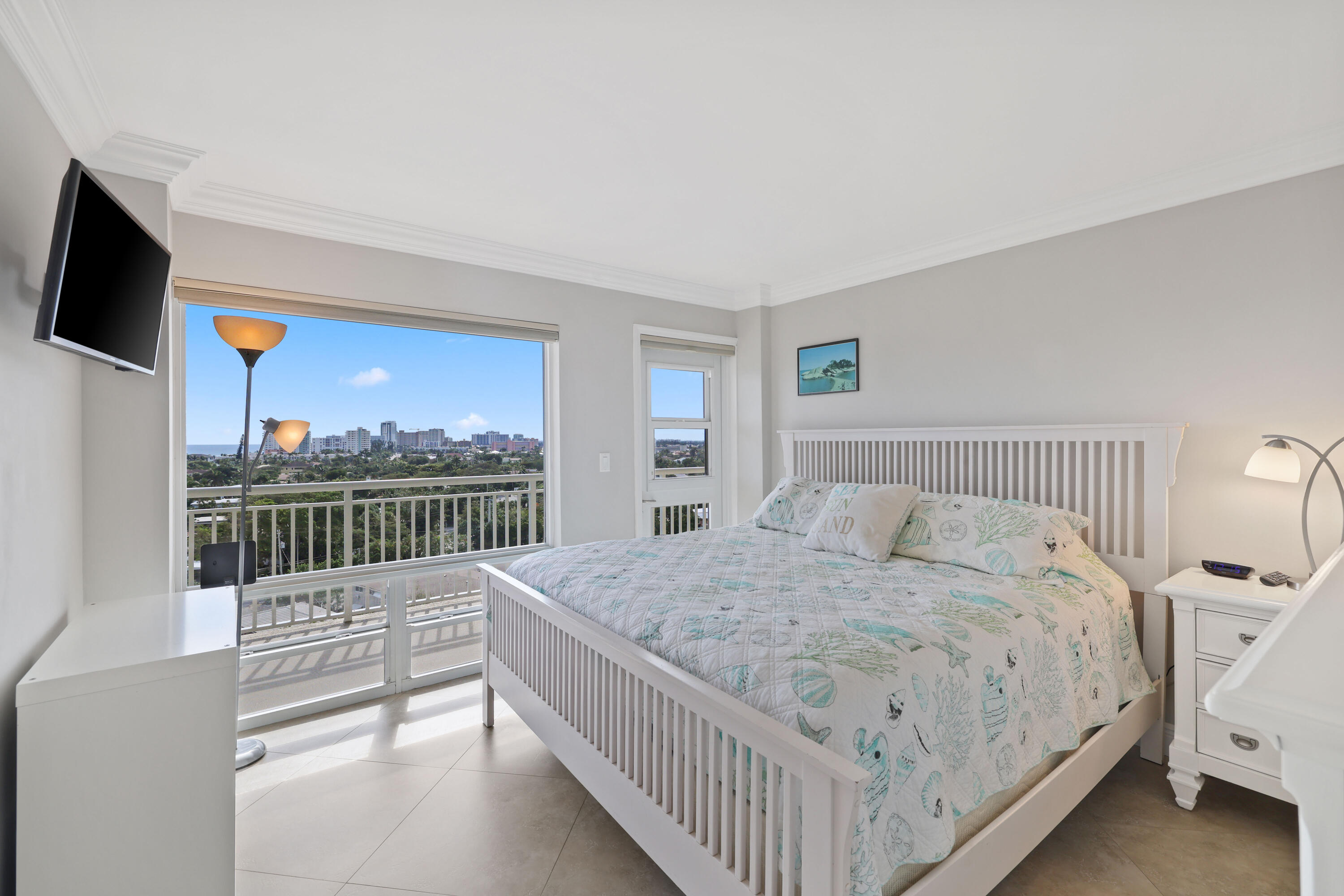 2611 N Riverside Drive Unit: 1006