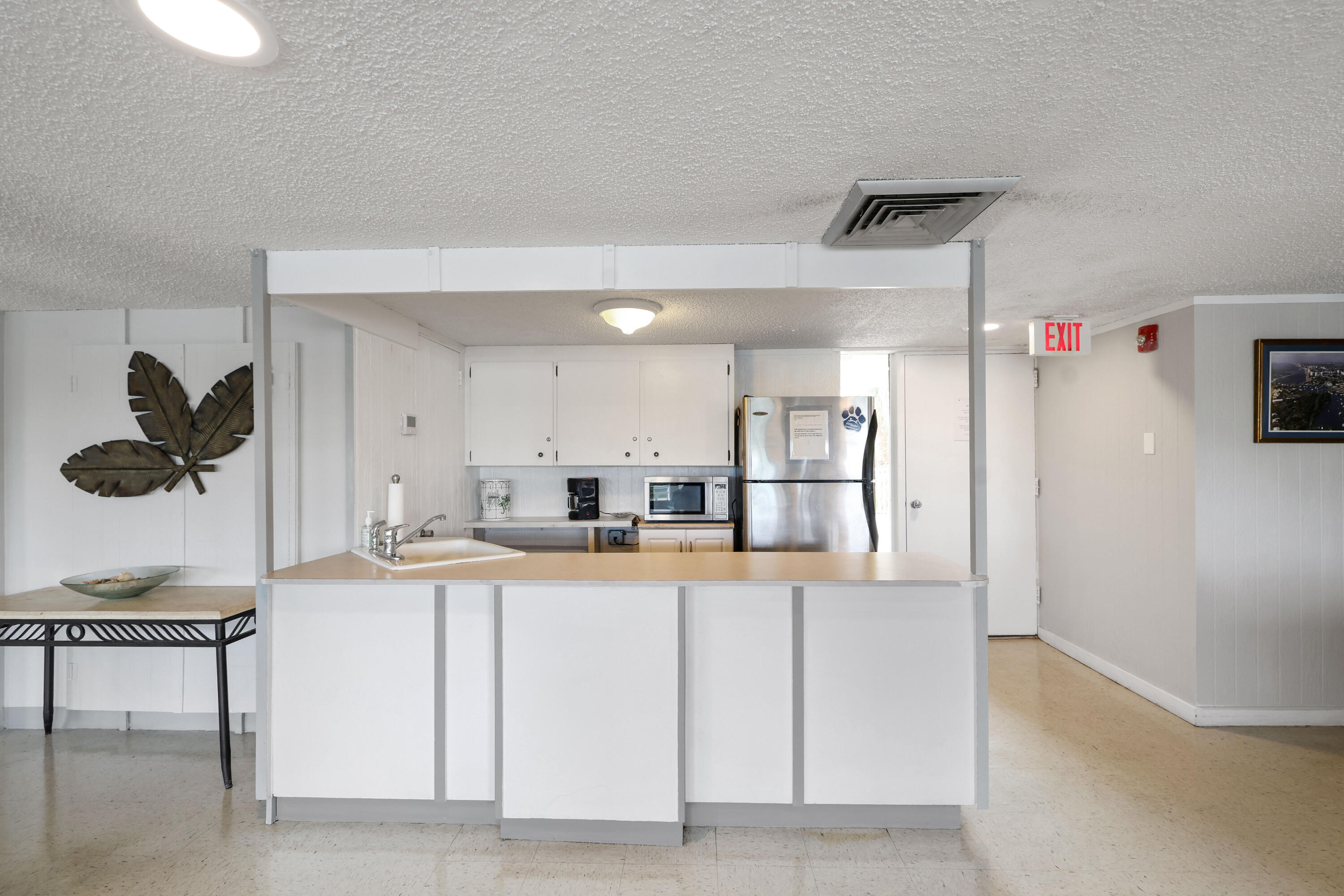 2611 N Riverside Drive Unit: 1006