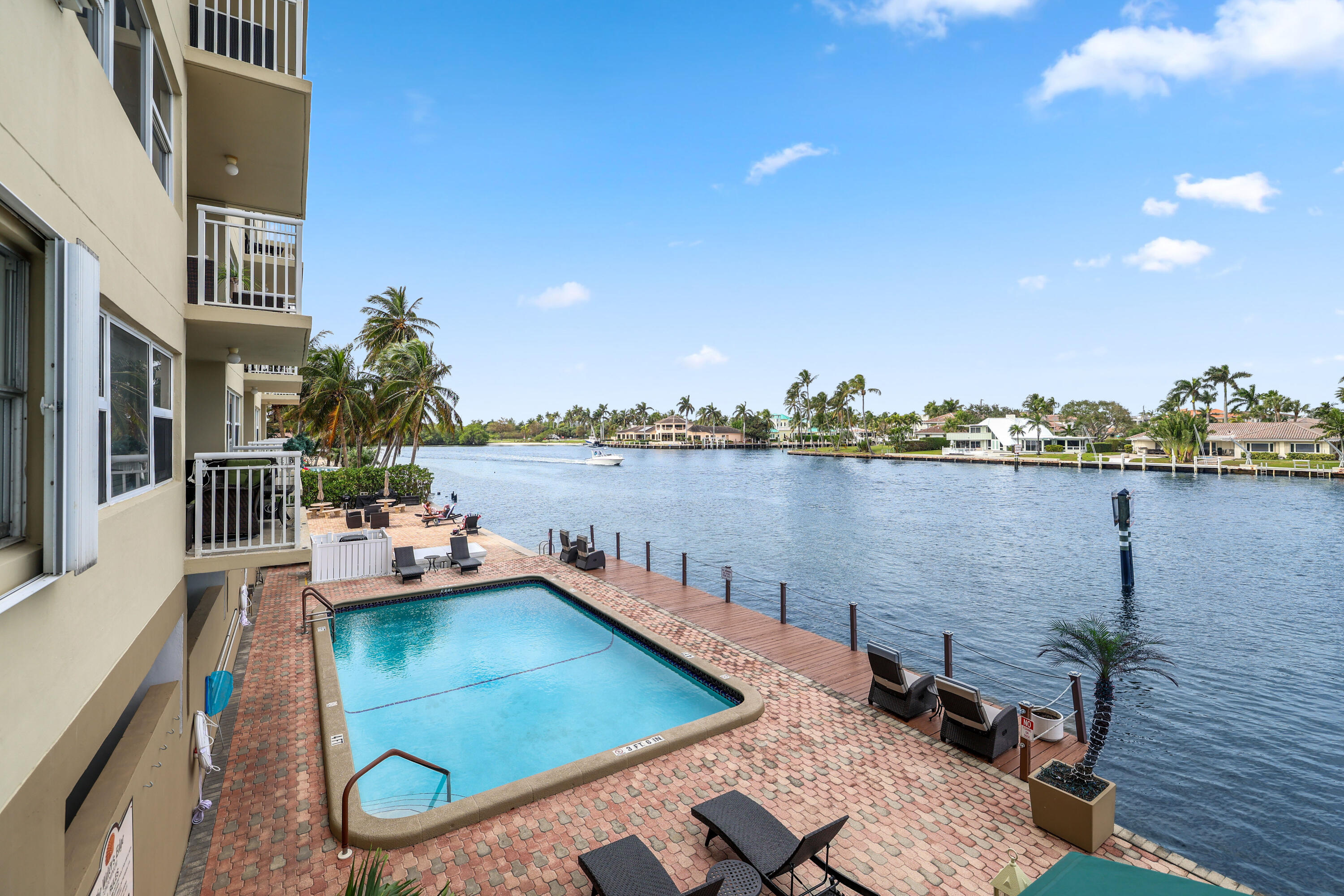 2611 N Riverside Drive Unit: 1006