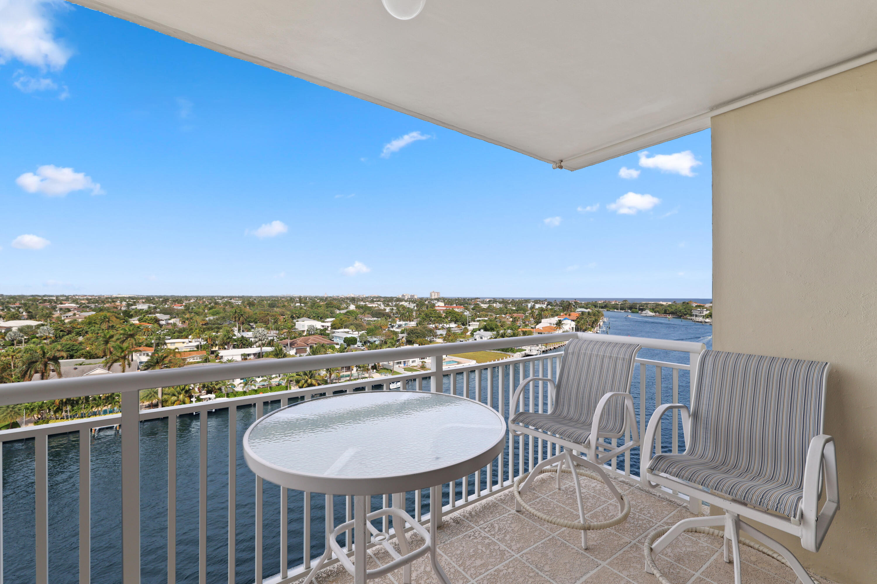 2611 N Riverside Drive Unit: 1006