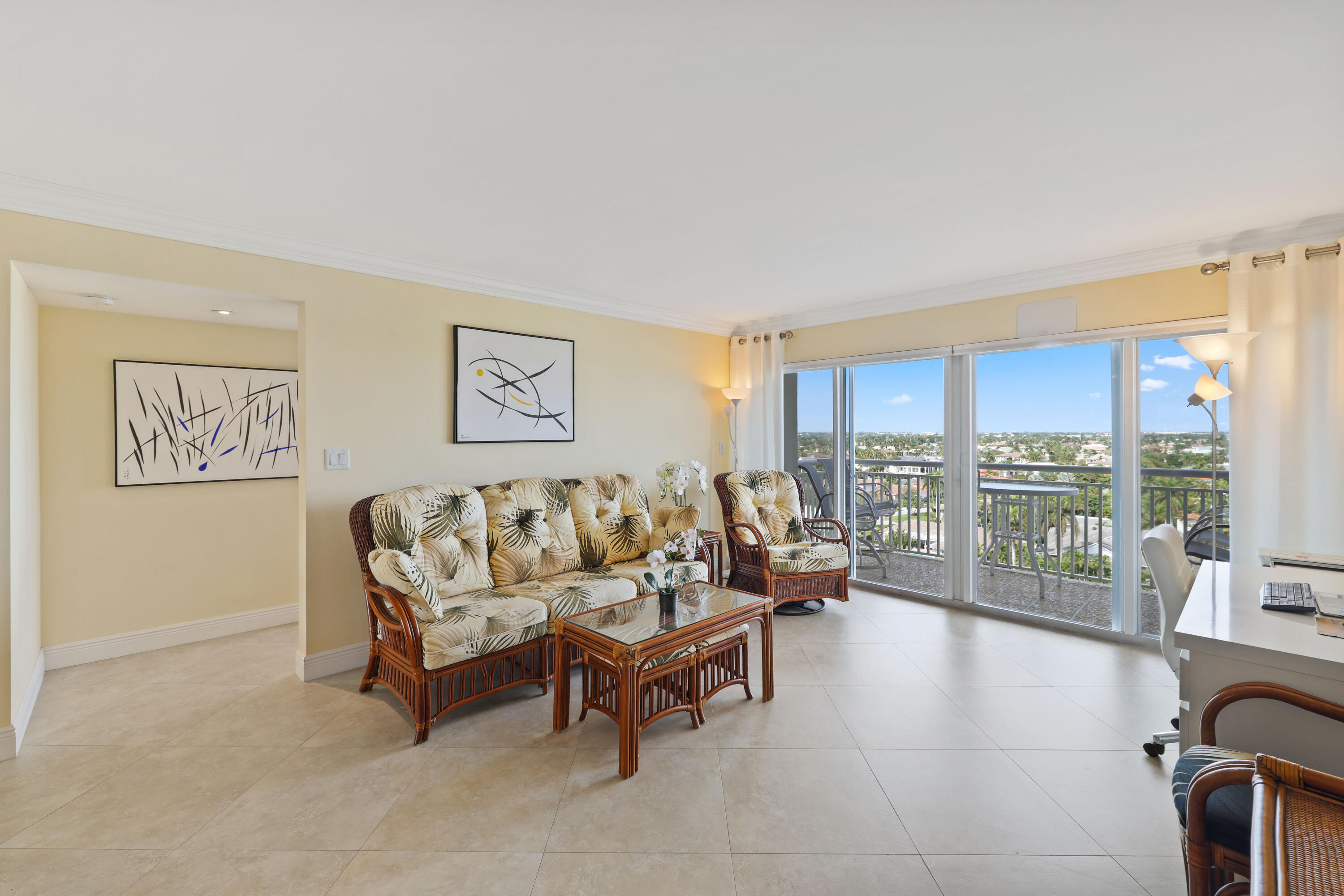 2611 N Riverside Drive Unit: 1006