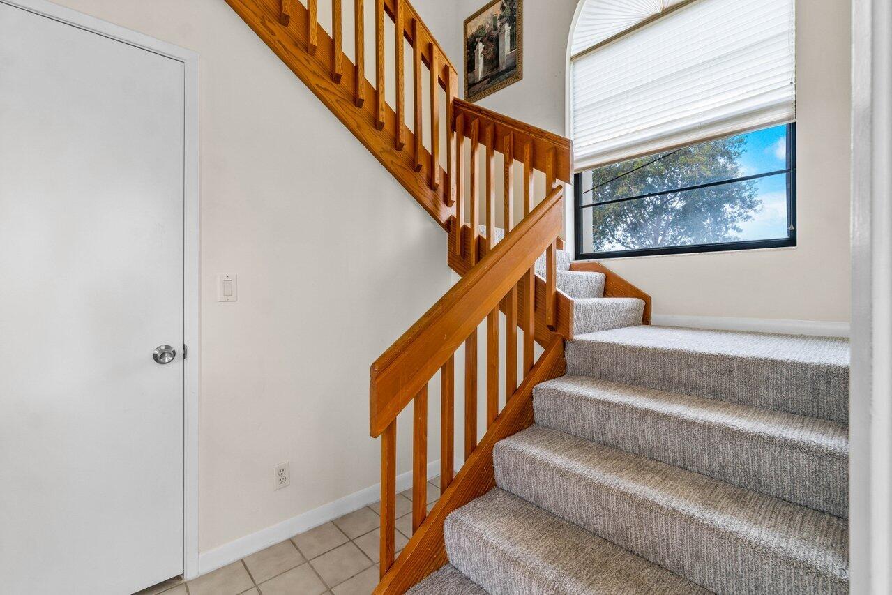 10279 N Circle Lake Drive Unit: 201