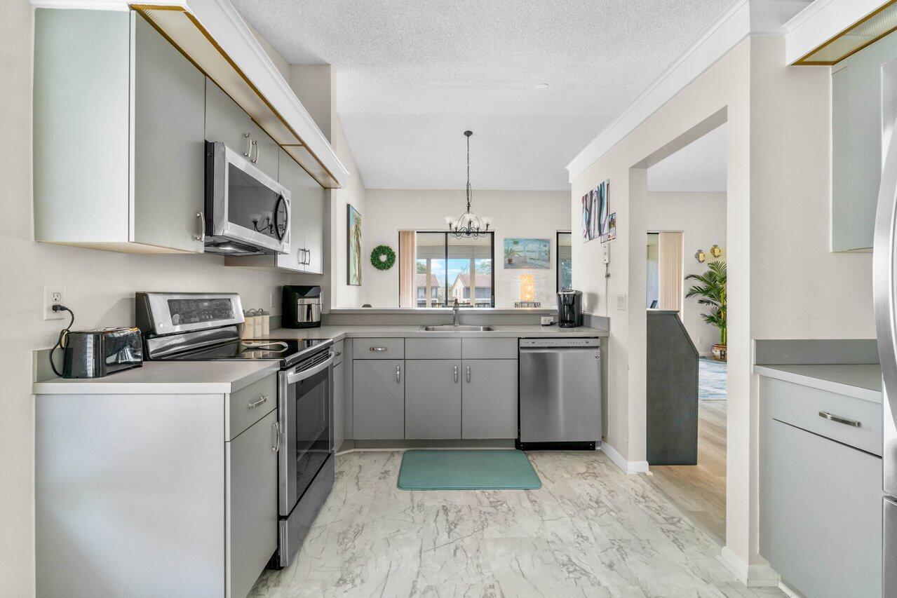 10279 N Circle Lake Drive Unit: 201