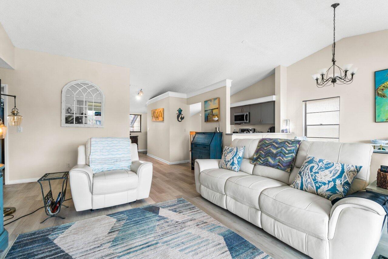 10279 N Circle Lake Drive Unit: 201