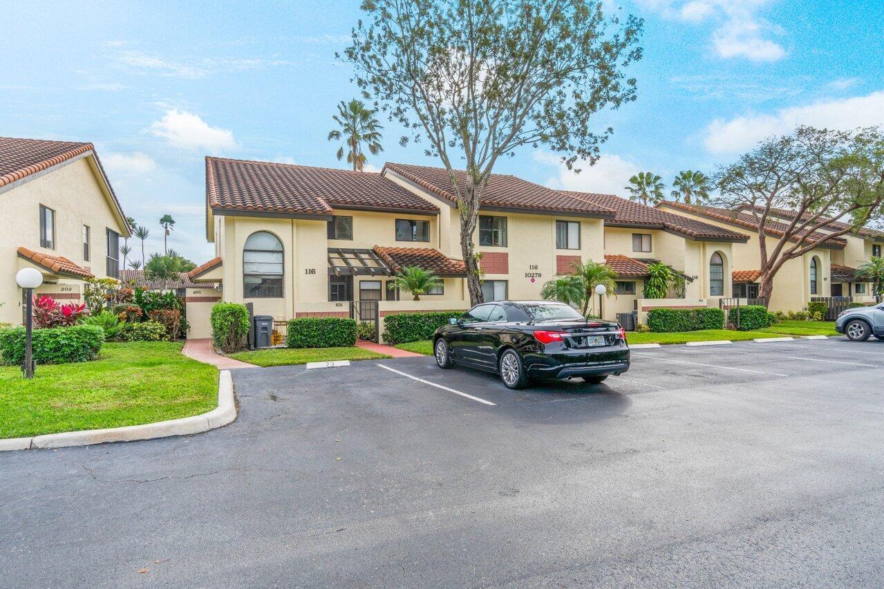 10279 N Circle Lake Drive Unit: 201