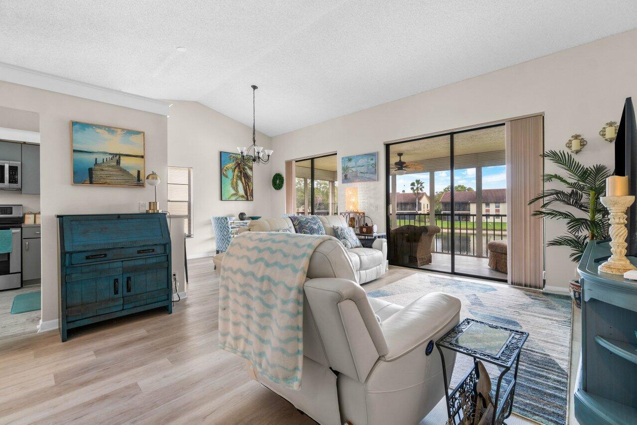 10279 N Circle Lake Drive Unit: 201