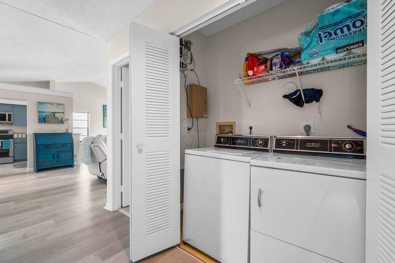 10279 N Circle Lake Drive Unit: 201