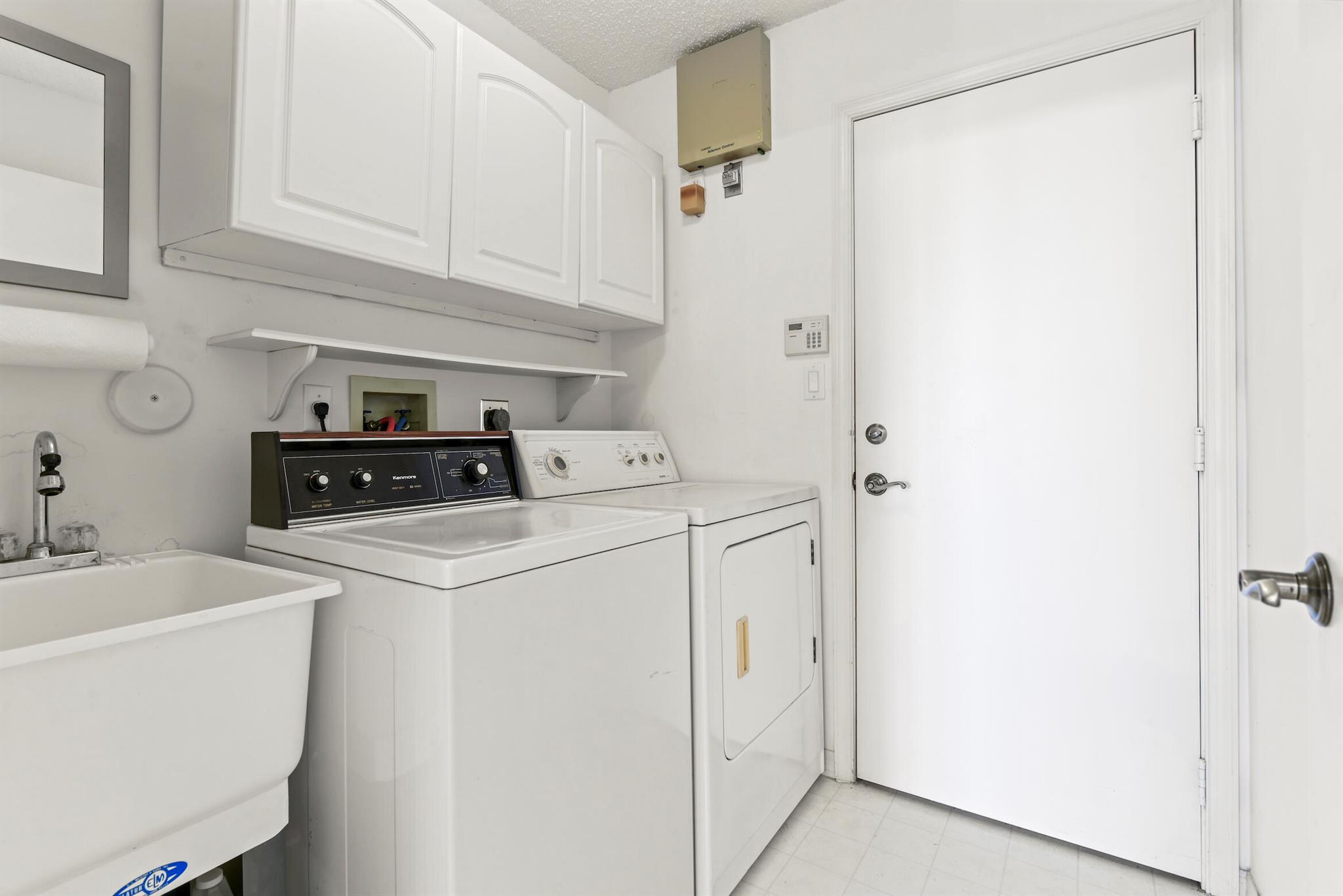 475 Sherwood Forest Drive