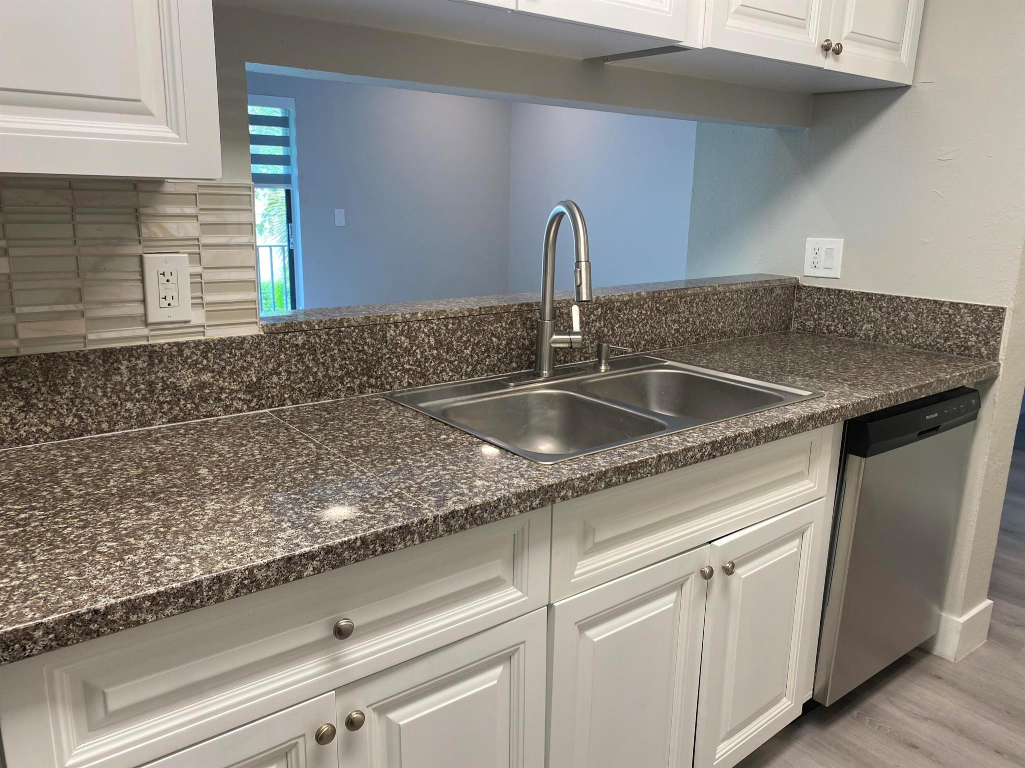 11436 NW 43rd Street Unit: 1-4