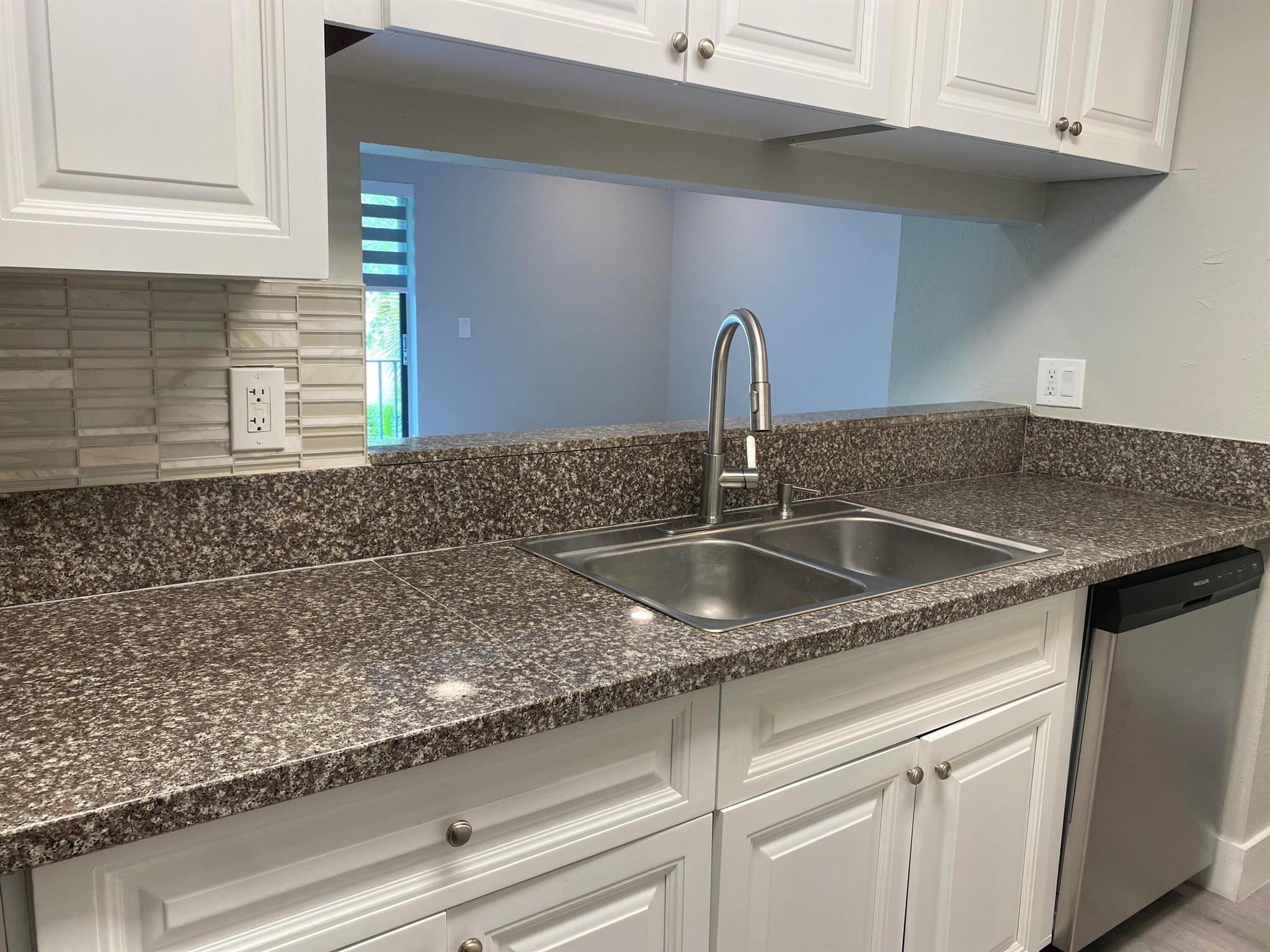 11436 NW 43rd Street Unit: 1-4