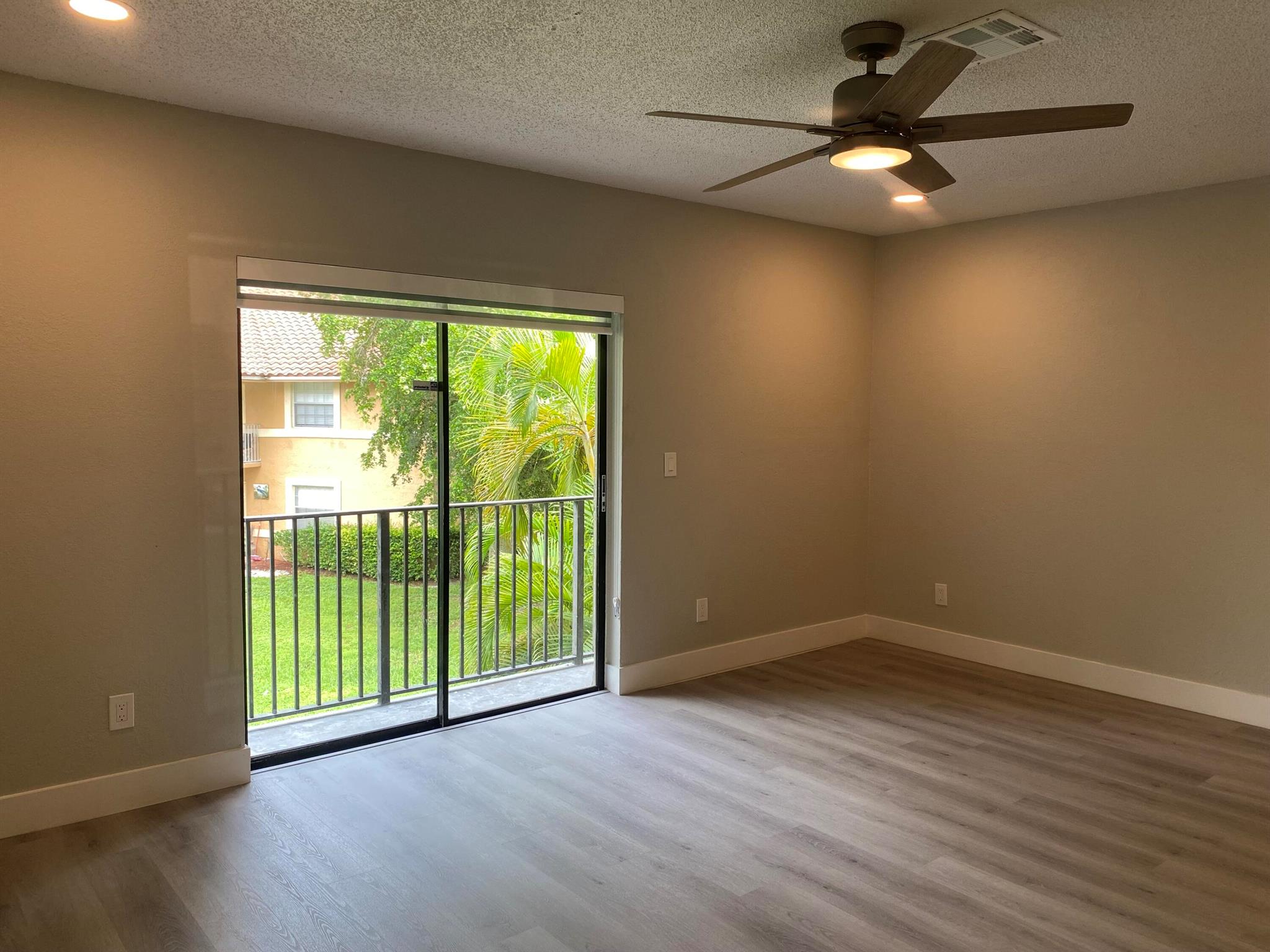 11436 NW 43rd Street Unit: 1-4