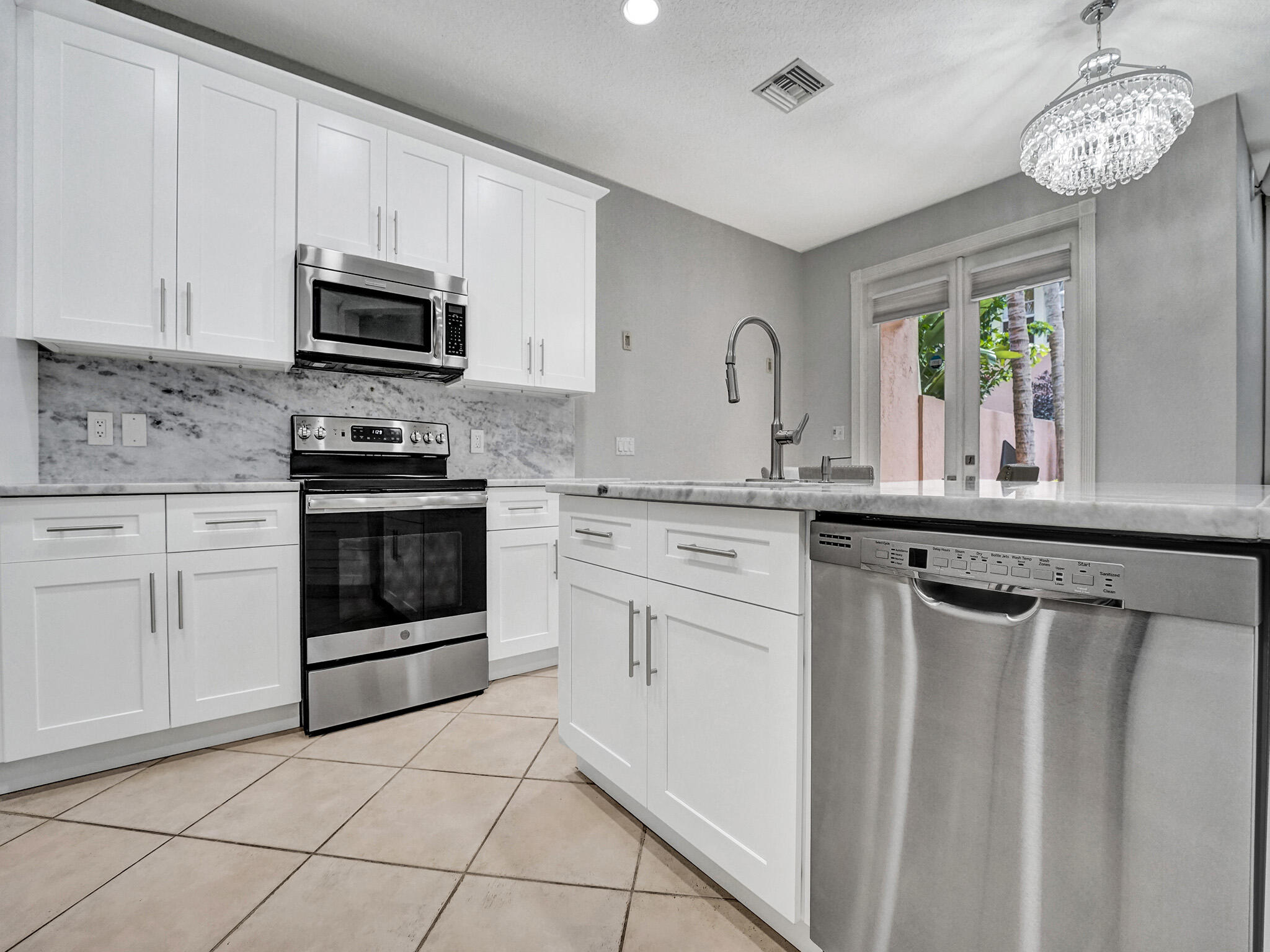 200 NE 14th Avenue Unit: 8