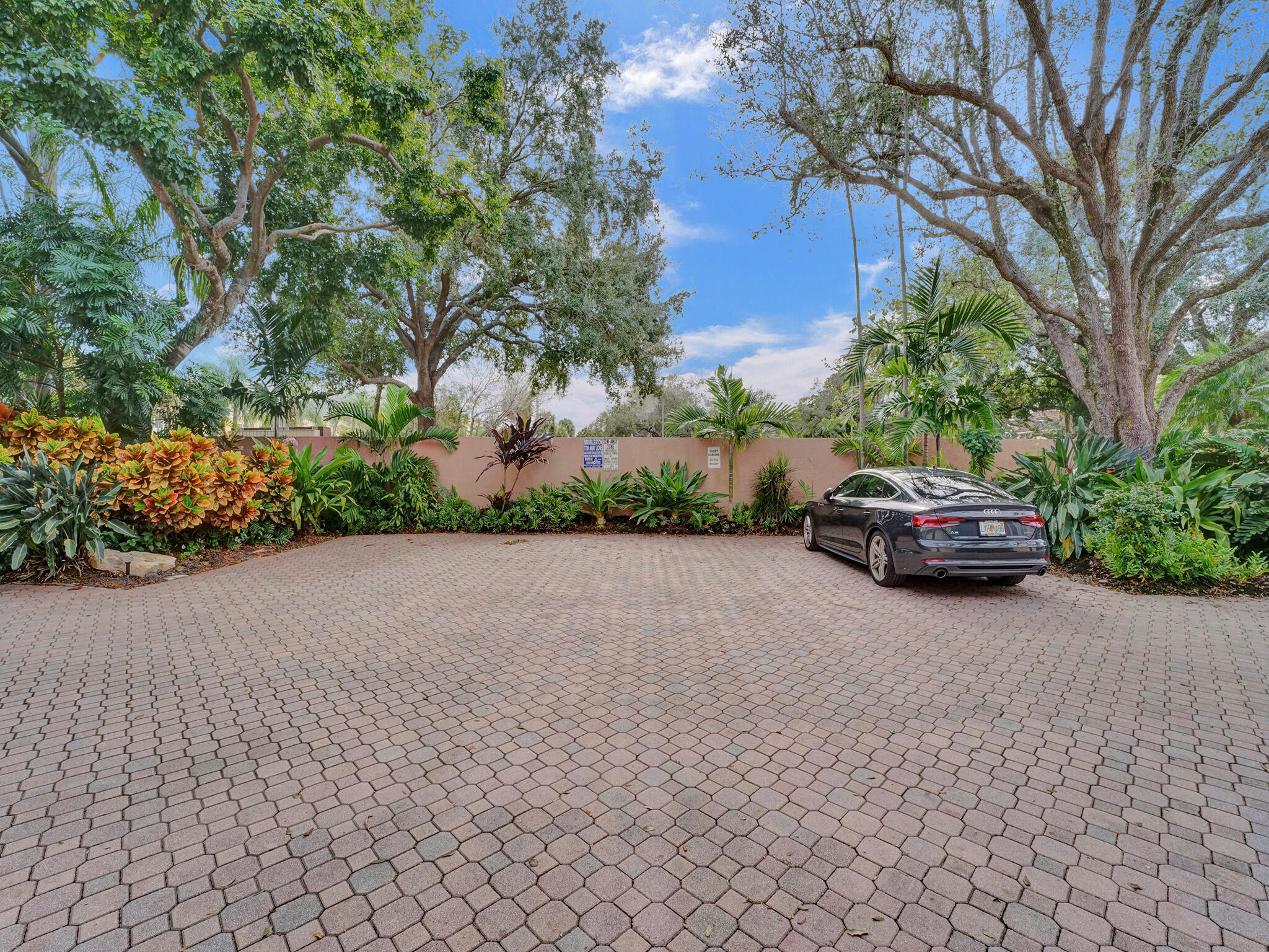 200 NE 14th Avenue Unit: 8