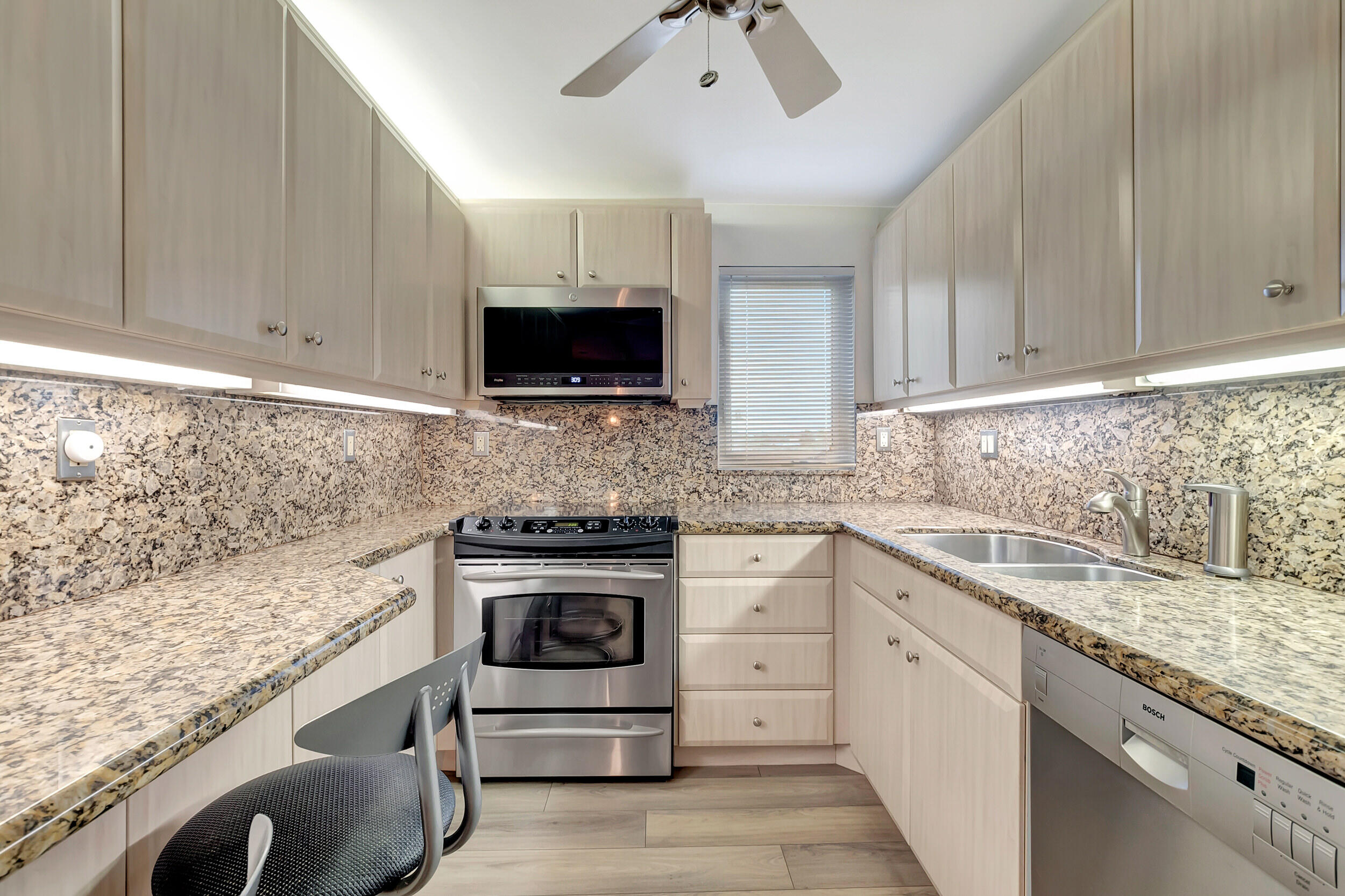 3215 S Ocean Boulevard 102, Highland Beach Unit: 102